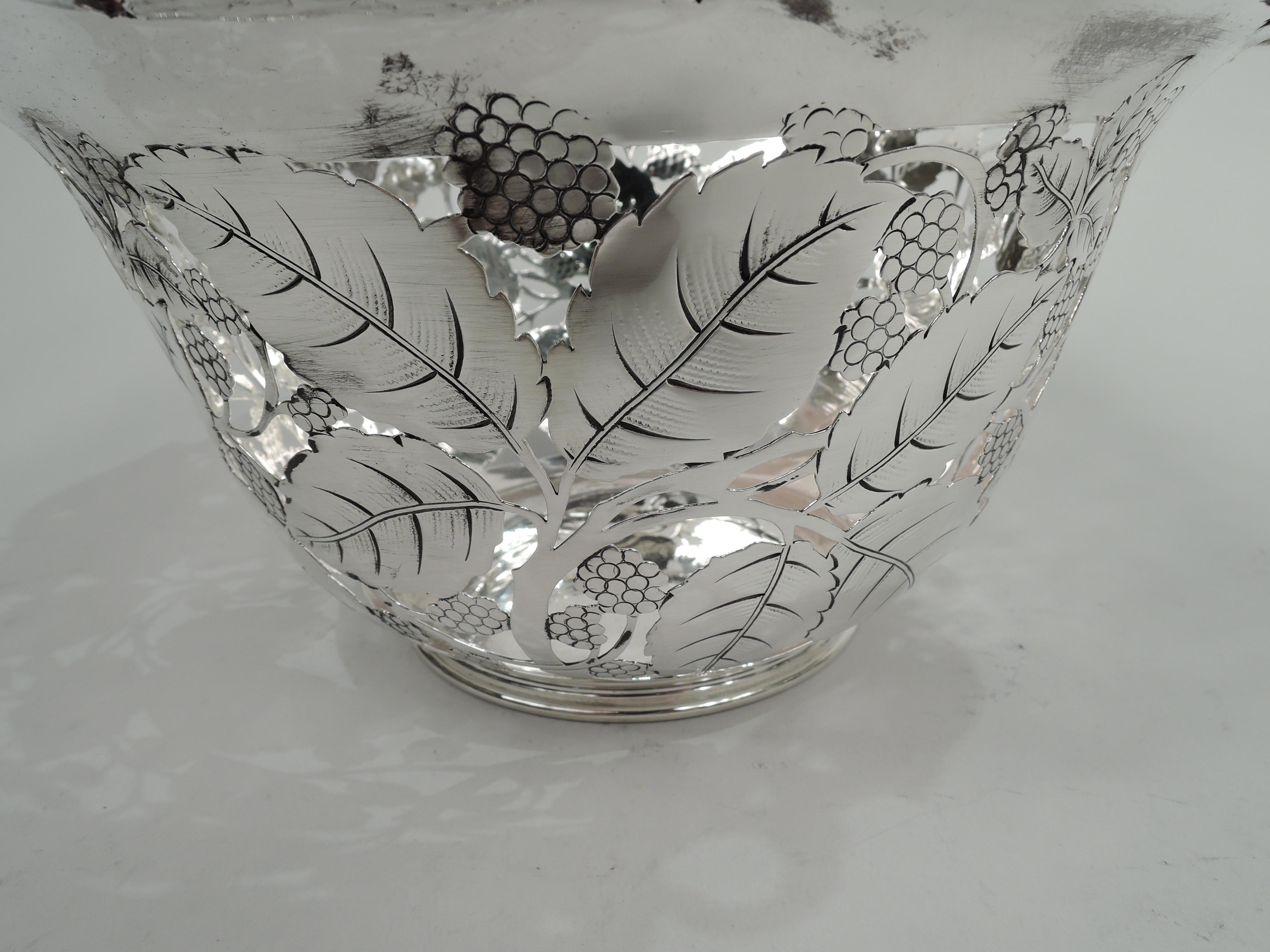 Tiffany Edwardian Sterling Silver Blackberry Basket with Lots of Charm In Excellent Condition In New York, NY