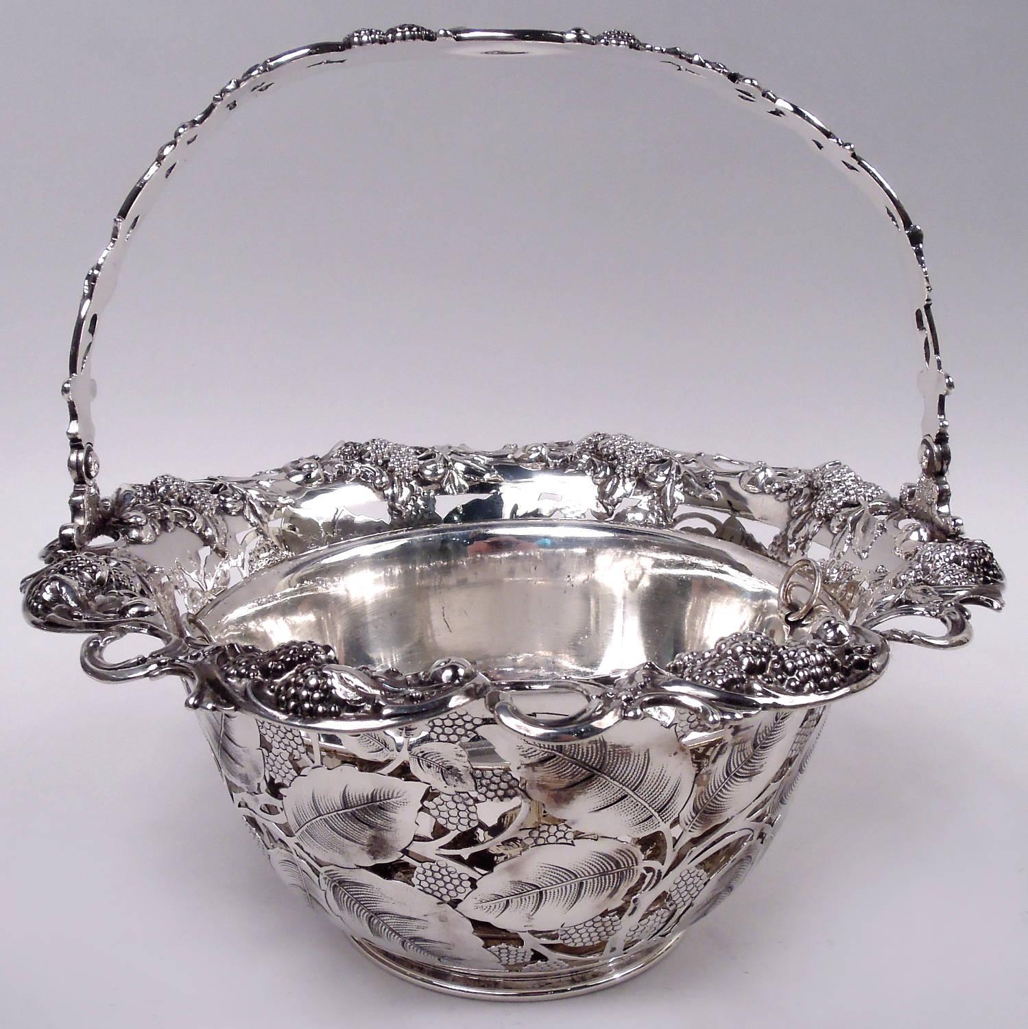 Inizio XX secolo Cestino di more in argento Tiffany Edwardian con un sacco di fascino in vendita