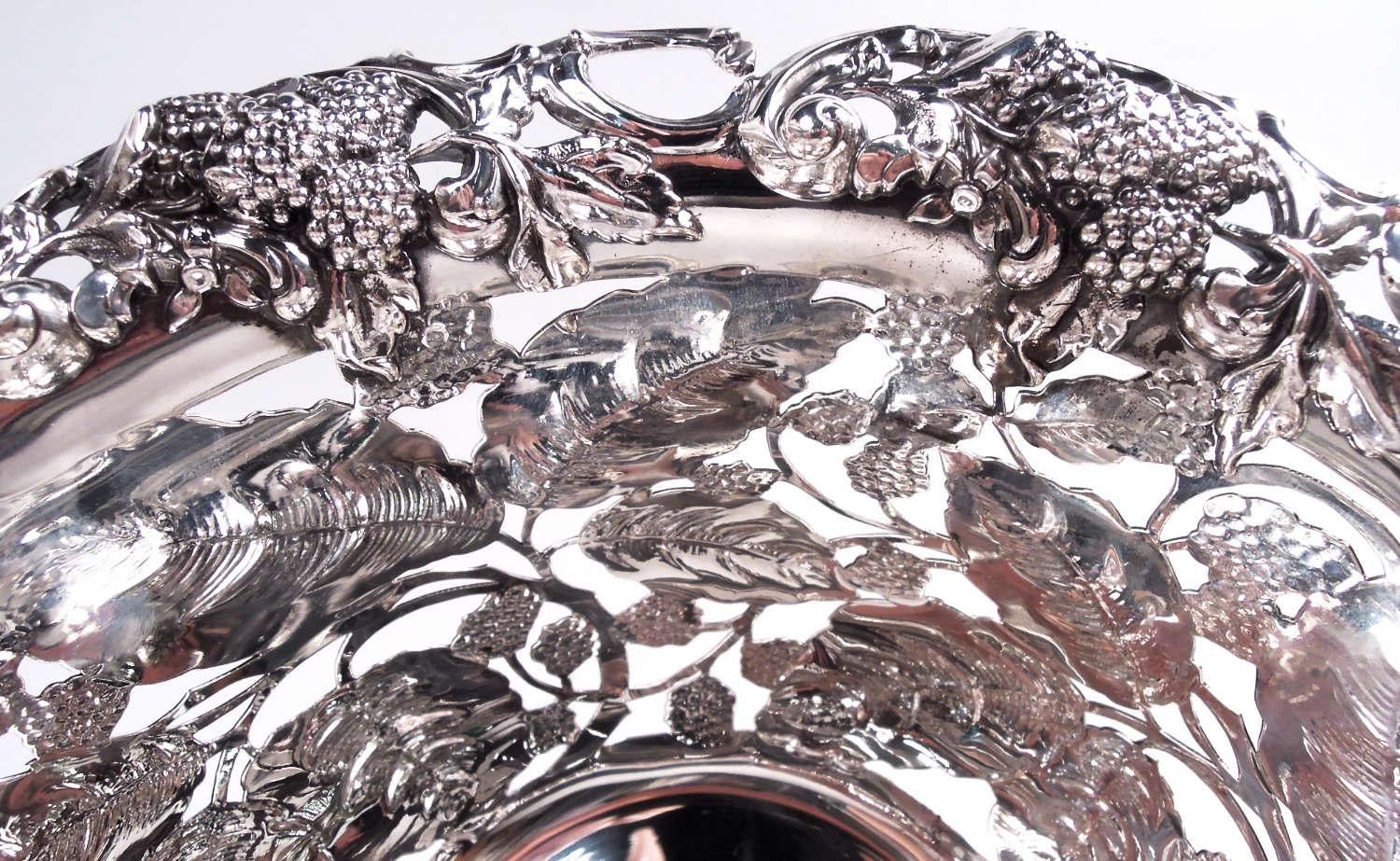 Argento 925 Cestino di more in argento Tiffany Edwardian con un sacco di fascino in vendita