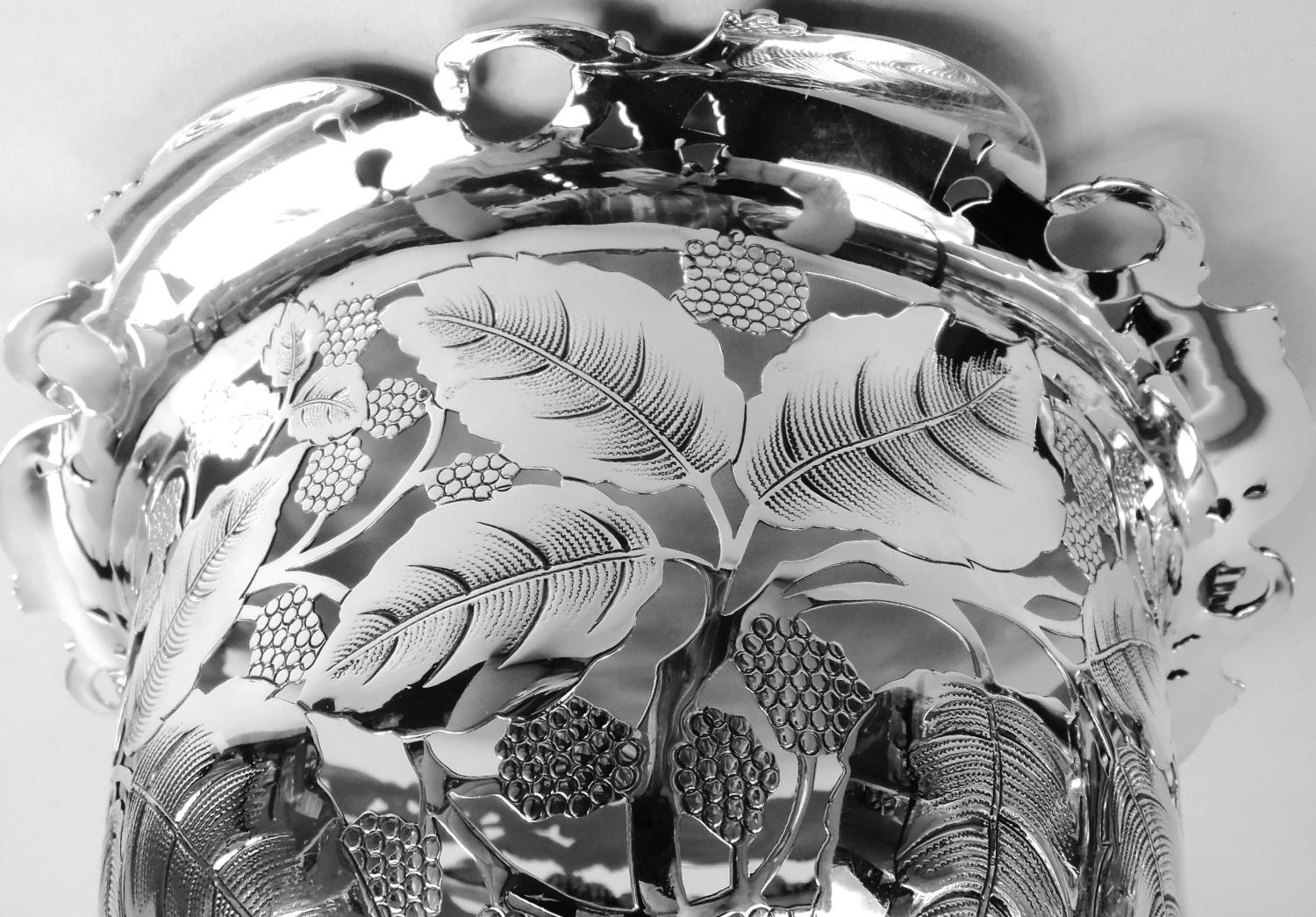 Cestino di more in argento Tiffany Edwardian con un sacco di fascino in vendita 2
