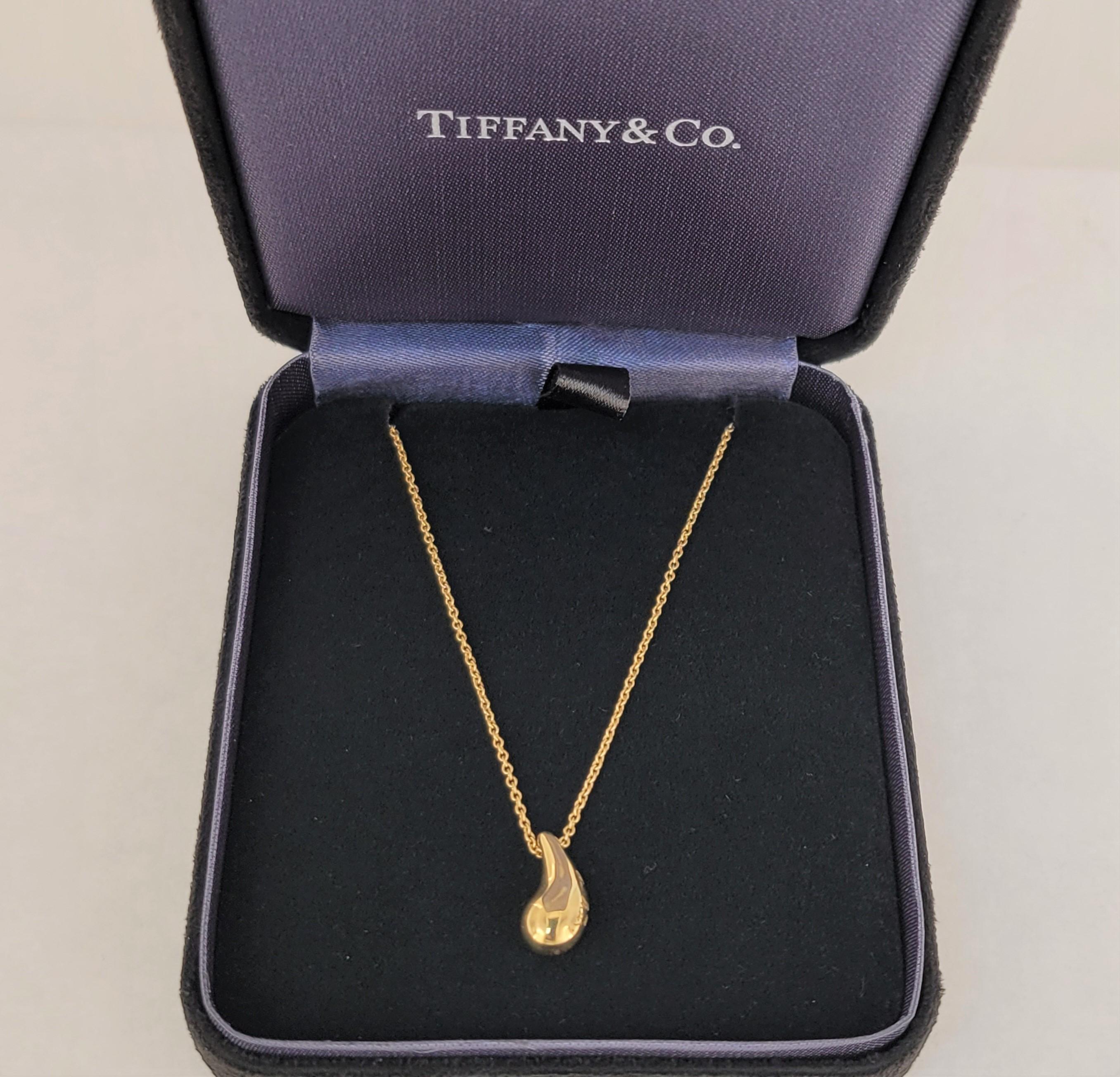 Tiffany Elsa Peretti 18k Yellow Gold Teardrop Pendant In Excellent Condition In New York, NY