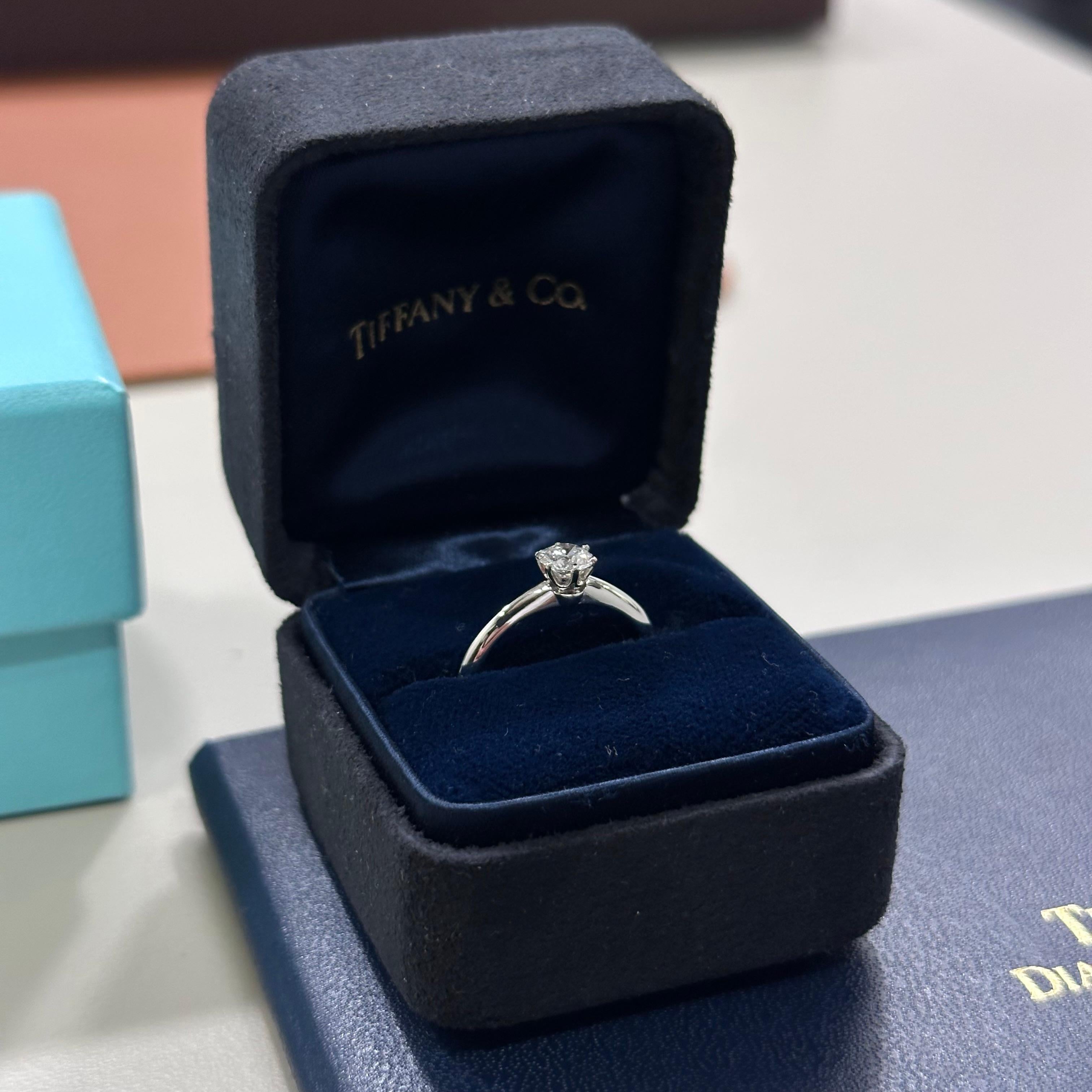 Tiffany Verlobungsring 0,38ct E/VVS2 aus Platin (Rundschliff) im Angebot