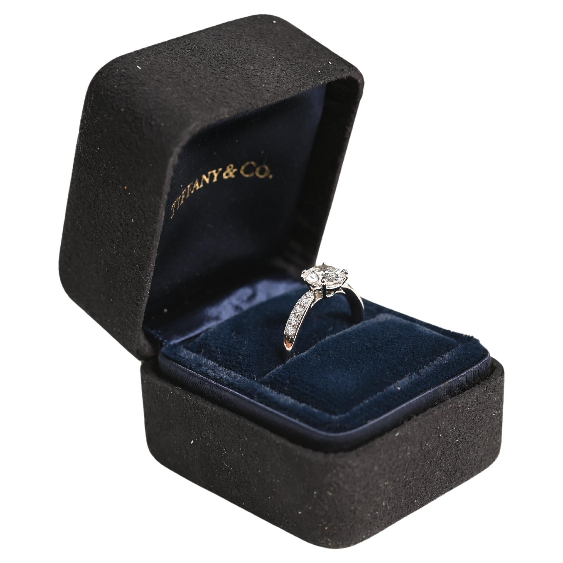 Tiffany 1 Carat Engagement Ring. GIA Round Brilliant Diamond Ring Platinum G VS2 For Sale