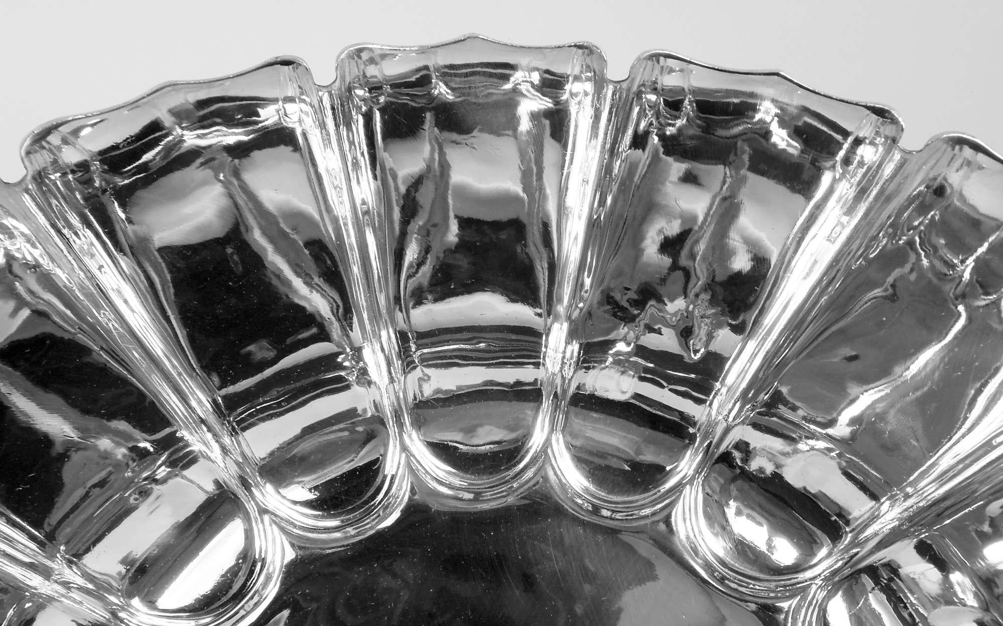 Cuenco centro de mesa clásico inglés de mediados de siglo Tiffany Moderno de mediados de siglo en venta