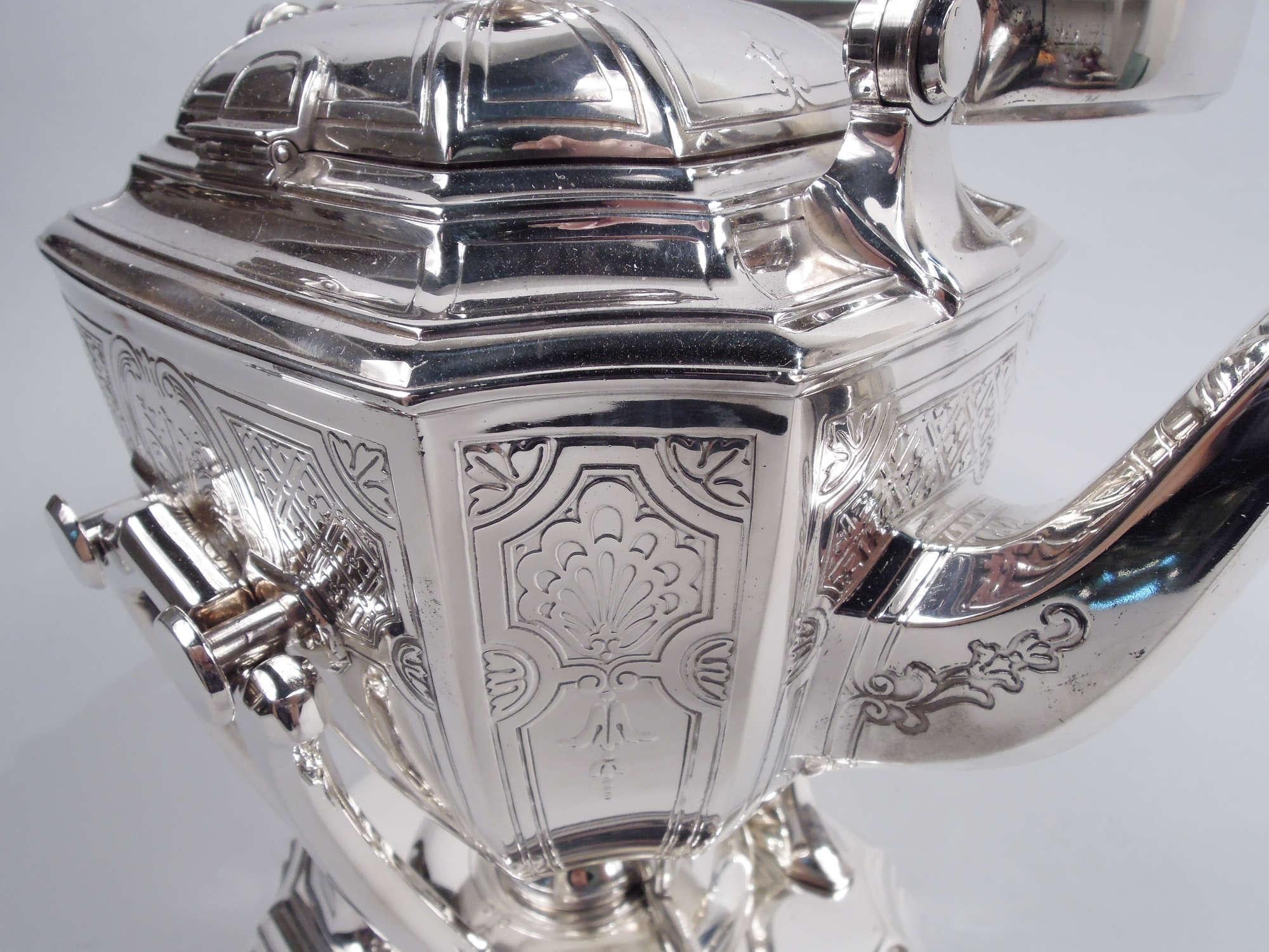 Tetera de plata de ley Hampton grabada Tiffany sobre soporte en venta 1