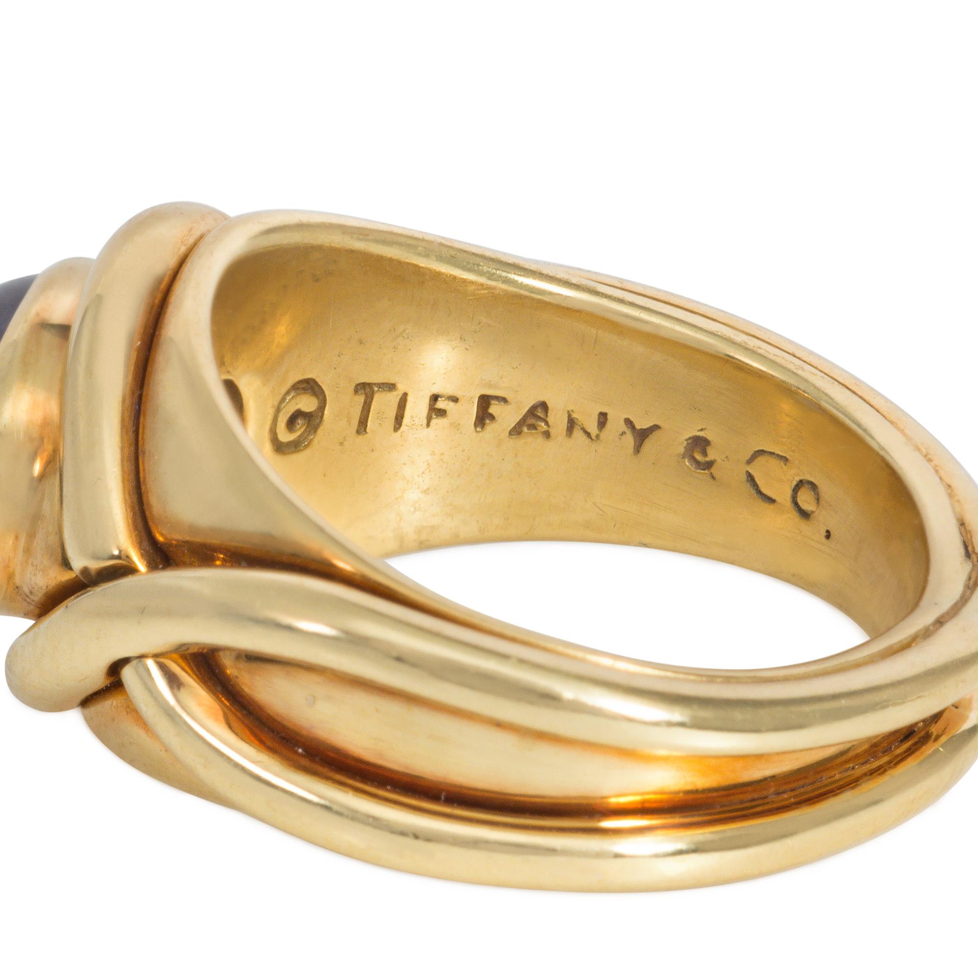 Tiffany & Co. Bague de succession en or et tanzanite cabochon au design enveloppé Unisexe en vente