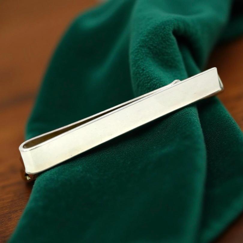 Auténtico pasador de corbata para caballero Tiffany & Estate Plata de ley 6 gramos TIF884

VENDEDOR DE CONFIANZA DESDE 2002

¡¡POR FAVOR VEA NUESTROS CIENTOS DE COMENTARIOS POSITIVOS DE NUESTROS CLIENTES!!

¡¡ENVÍO GRATUITO!!

DETALLES
Peso: 6