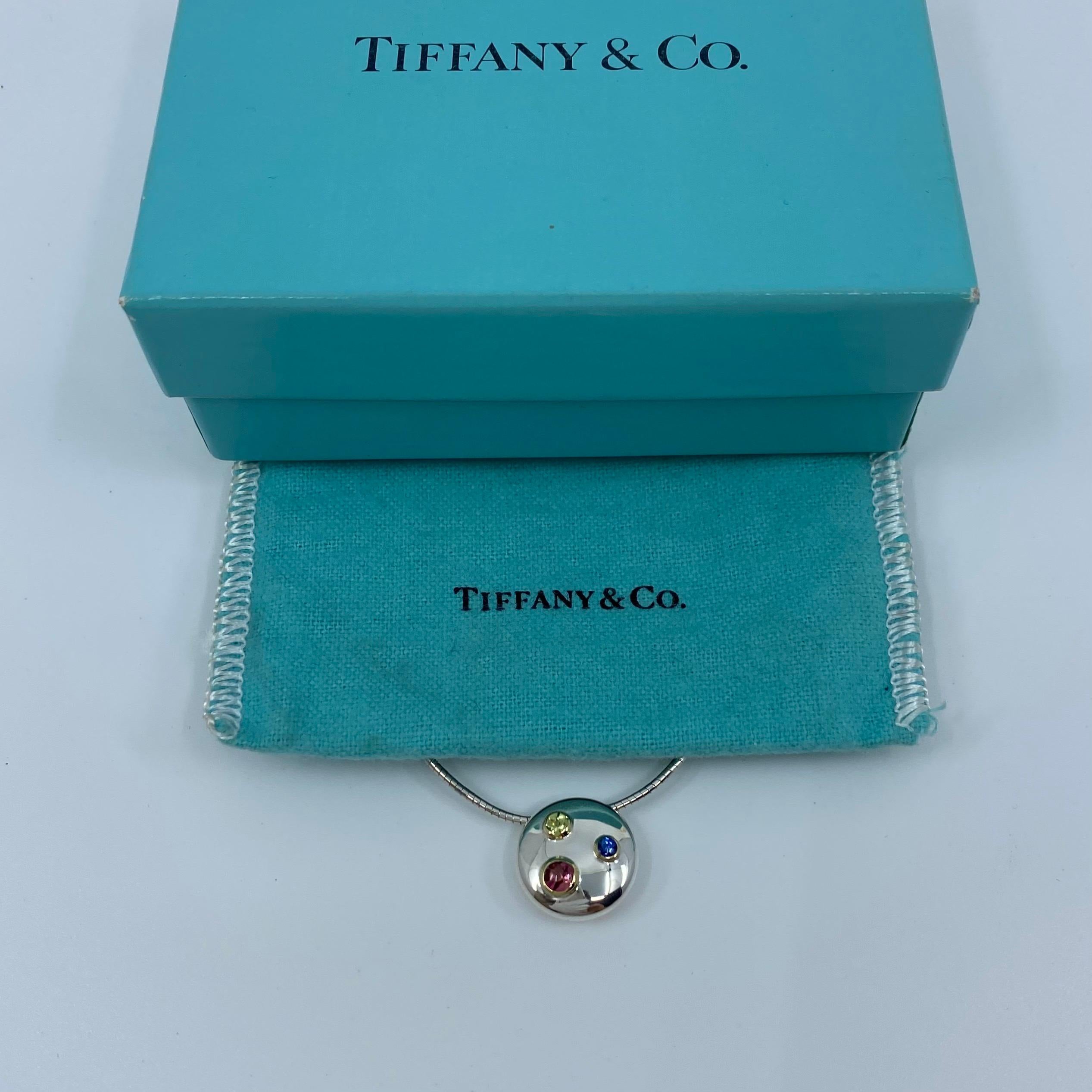 Rare Tiffany & Co. Etoile 18 Karat Yellow Gold & Silver Coloured Gemstone Pendant Necklace.

A beautiful and unique silver and 18k yellow gold pendant necklace set with a blue sapphire, pink tourmaline and green peridot. All excellent quality