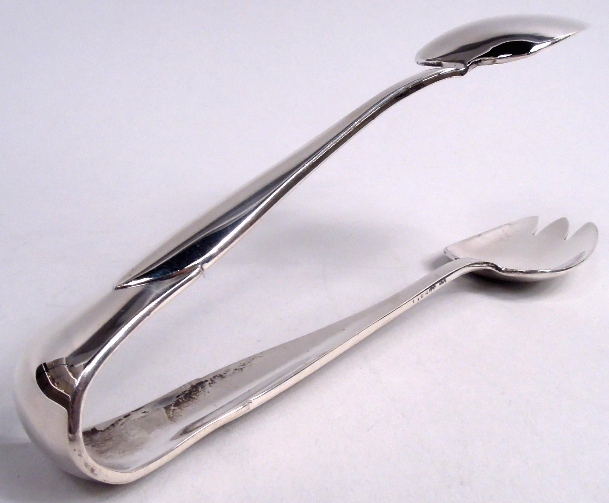 Pinzas para hielo Tiffany Faneuil de plata de ley con mandíbulas de tulipán Renacimiento colonial en venta