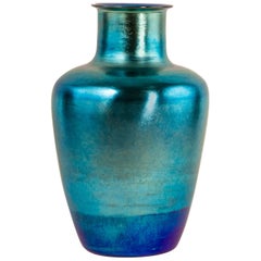 Vase urne bleu iridescent Tiffany Favrile par Tiffany Studios