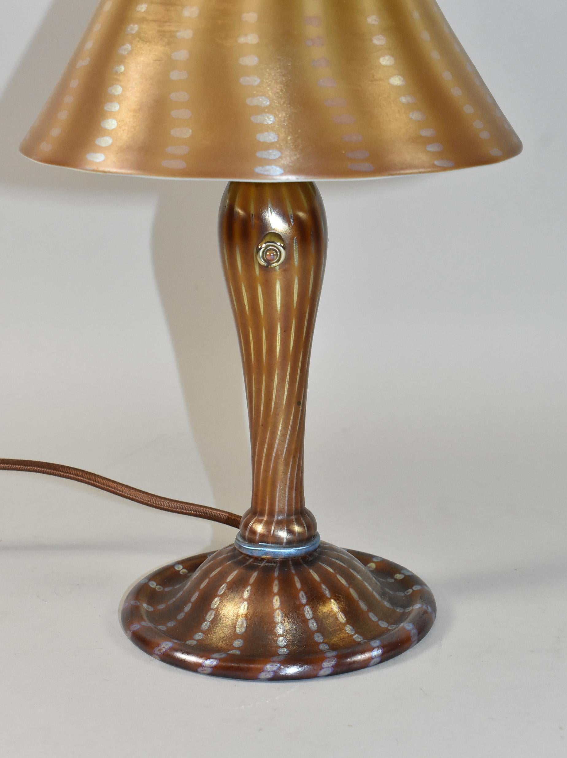 Lámpara de tocador Tiffany Favrile Art Glass Estadounidense en venta