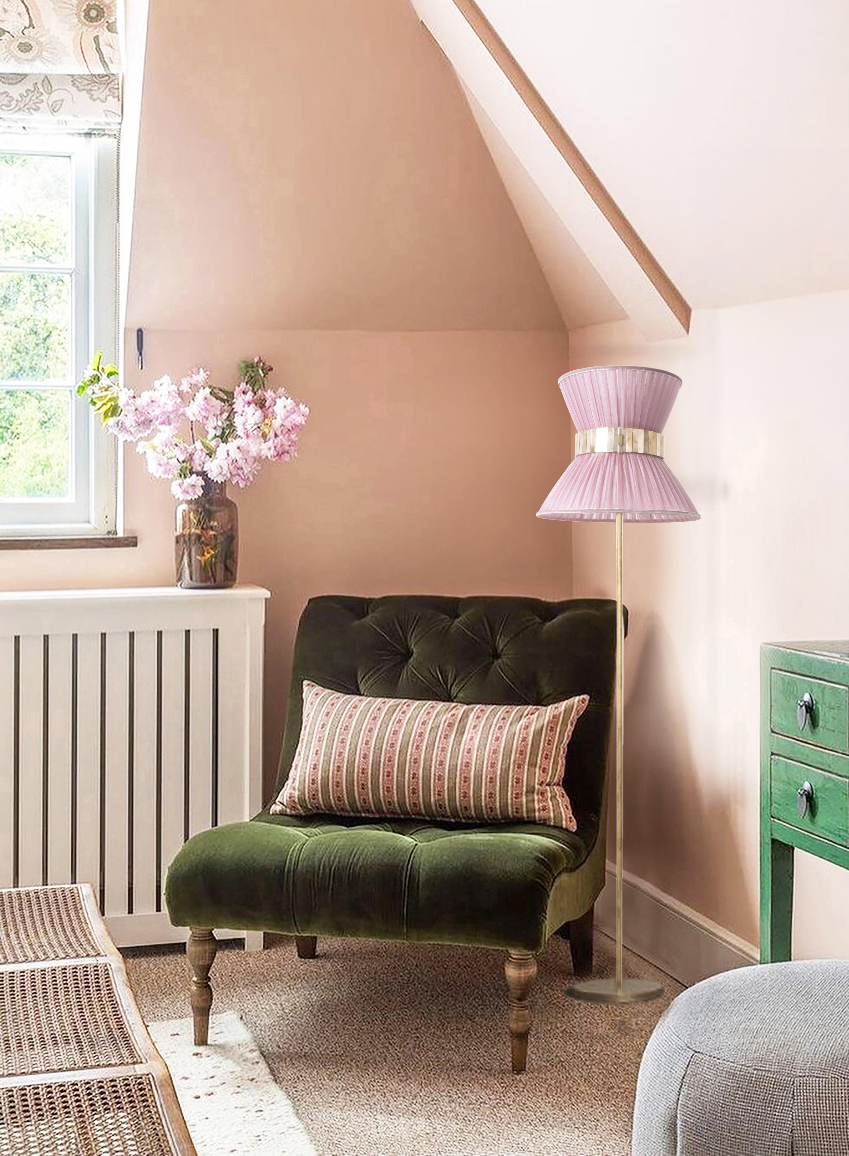 Stehlampe „Tiffany“ 30 Blush Seide, antikes versilbertes Glas, Messing (Italienisch) im Angebot