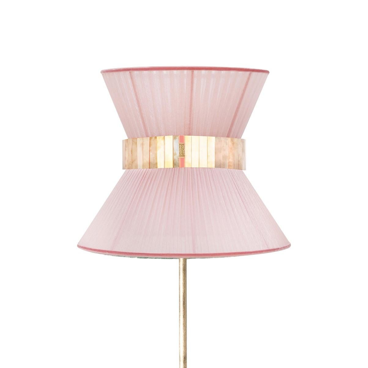 TIFFANY die kultige Lampe!

Seit 20 Jahren haben wir unsere einzigartige Herstellungsmethode beibehalten. Inspiriert von den unbegrenzten Spiegelungen im Glas hat Sabrina Landini eine elegante Wohnkollektion entworfen.
Falls Sie sich in der Toskana