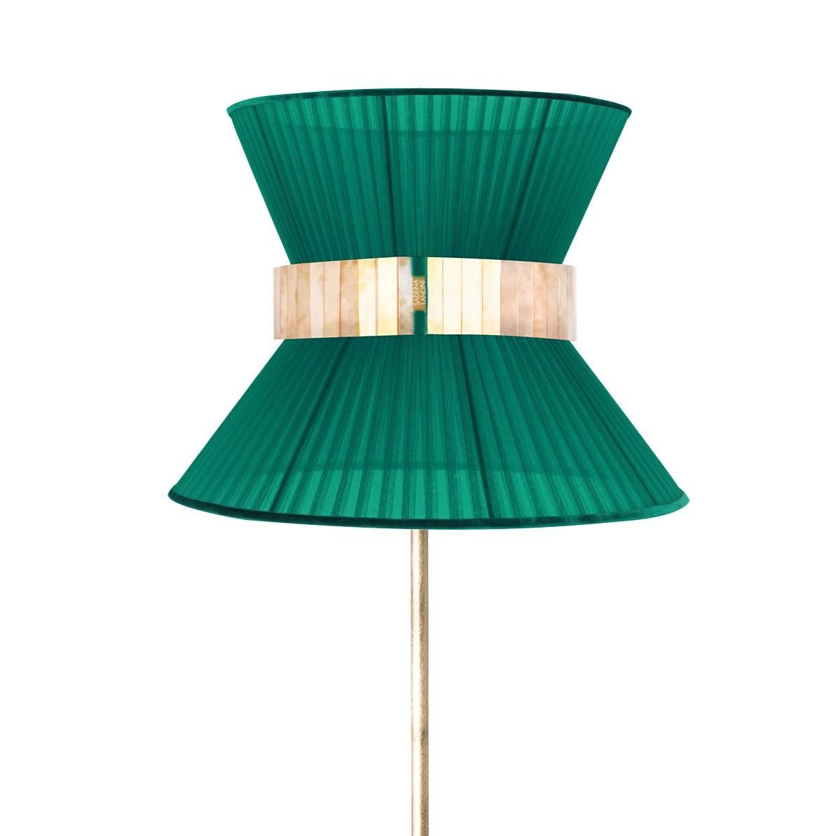 Durante 20 años, hemos perpetuado nuestro exclusivo método de fabricación. Inspirada en los reflejos ilimitados del cristal, Sabrina Landini ha creado una elegante colección para el hogar.
En caso de que te encuentres en la Toscana - Italia,