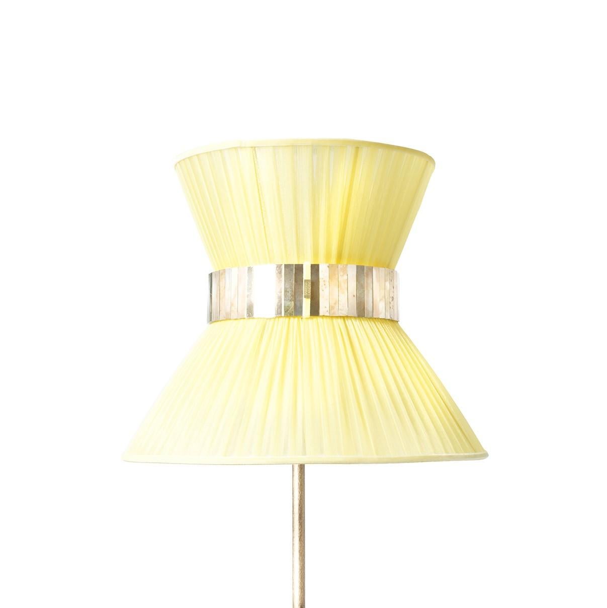 Seit 20 Jahren haben wir unsere einzigartige Herstellungsmethode beibehalten. Inspiriert von den unbegrenzten Spiegelungen im Glas hat Sabrina Landini eine elegante Wohnkollektion entworfen.
Falls Sie sich in der Toskana - Italien - befinden, lassen
