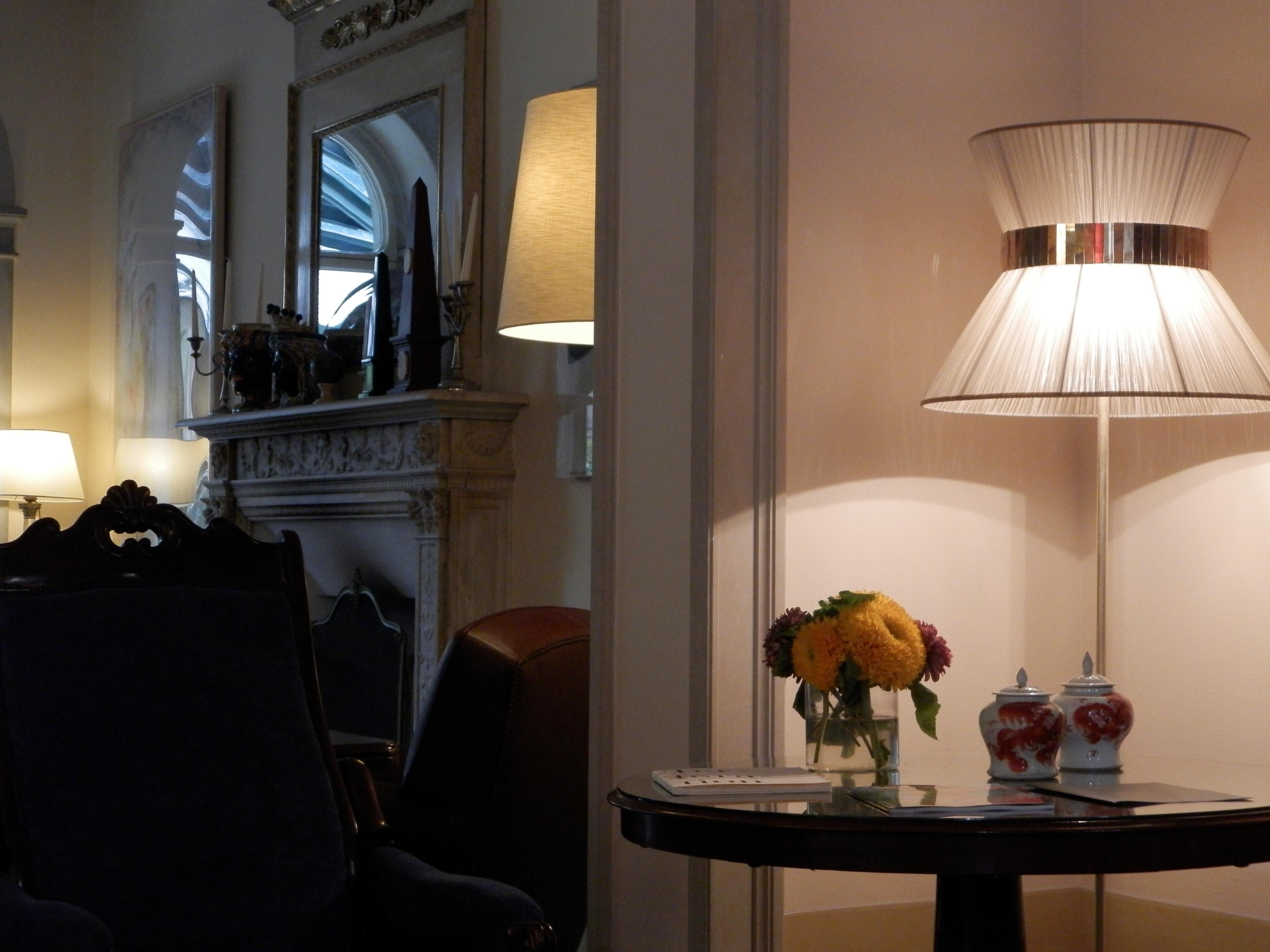 „Tiffany“ Stehlampe, 40 Silber, antikes, versilbertes Glas, Messing (Italienisch) im Angebot