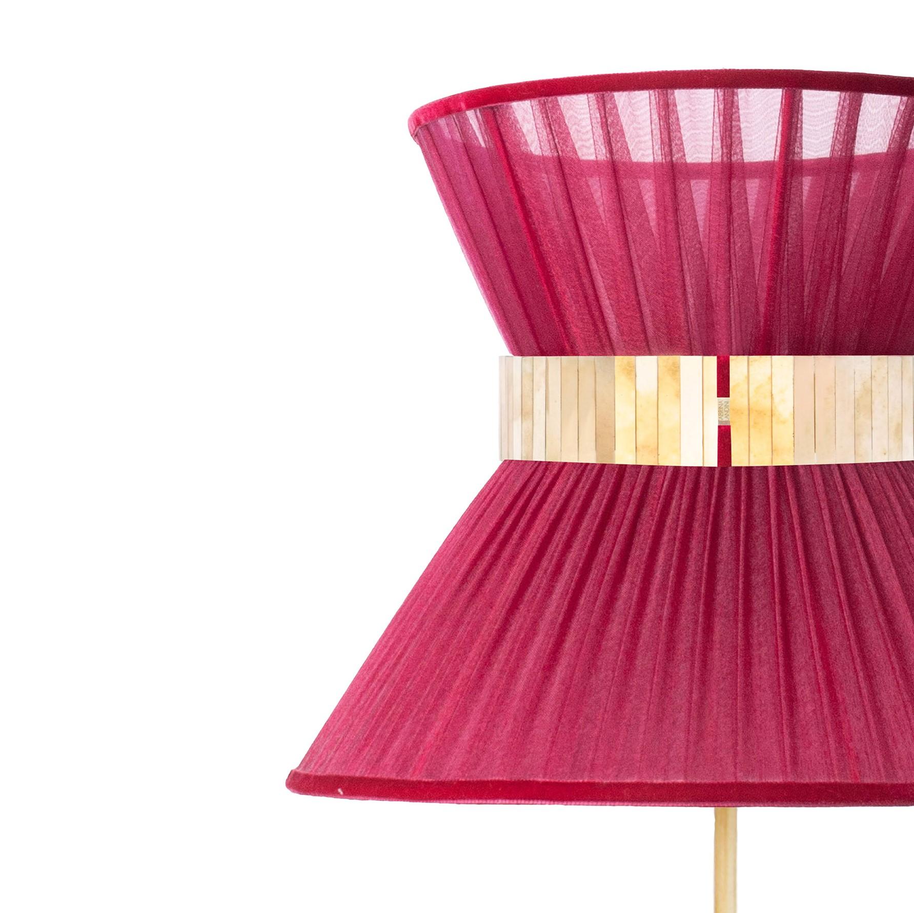 Il DNA di Sabrina Landini prende vita in tutte le nostre creazioni, dando un tocco di originalità all'arredamento della tua casa. Sabrina Landini seleziona i materiali più belli e li assembla per creare oggetti decorativi per la casa riconosciuti in
