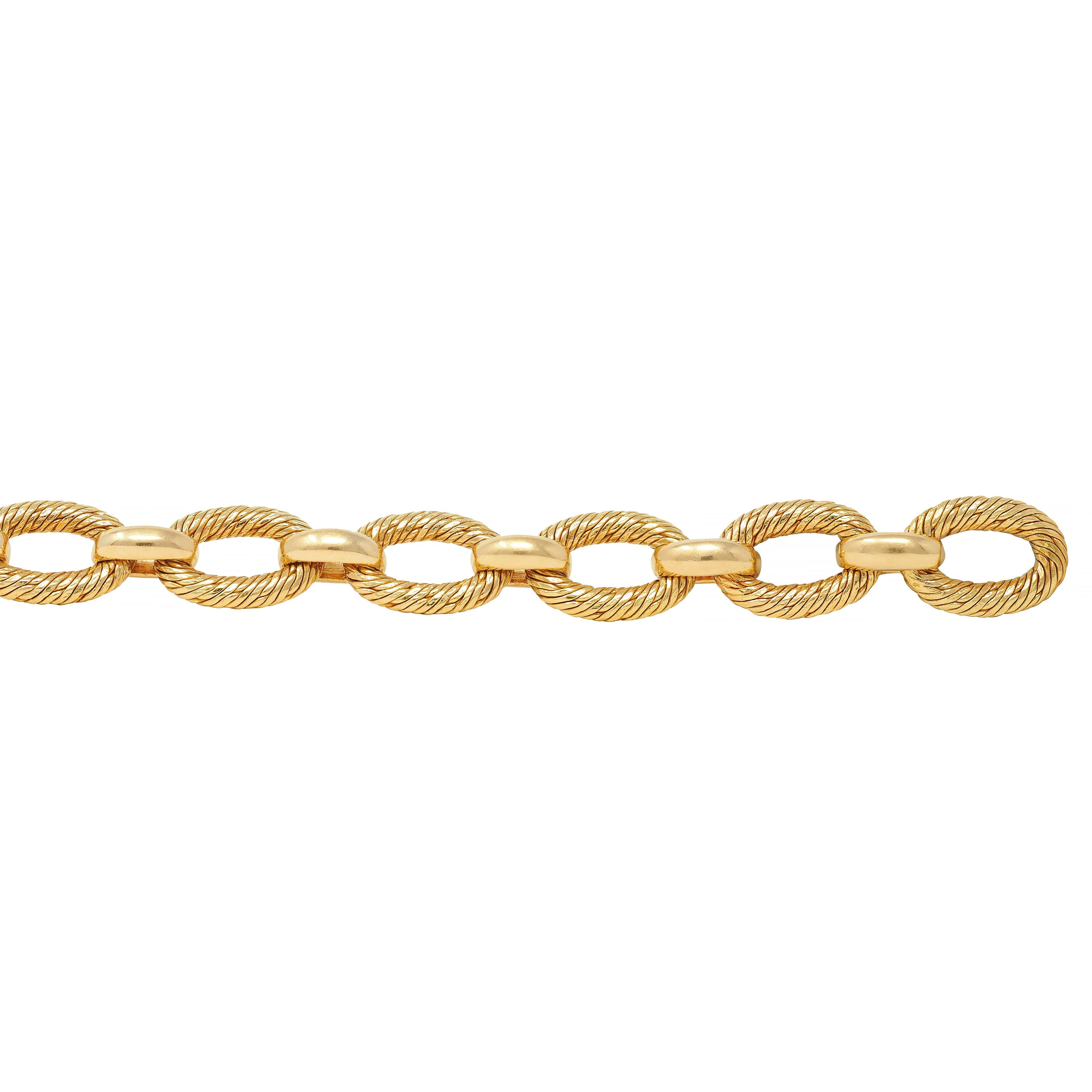 Women's or Men's Tiffany French 1960s 18 Karat Yellow Gold Textured Vintage Oval Link Bracelet