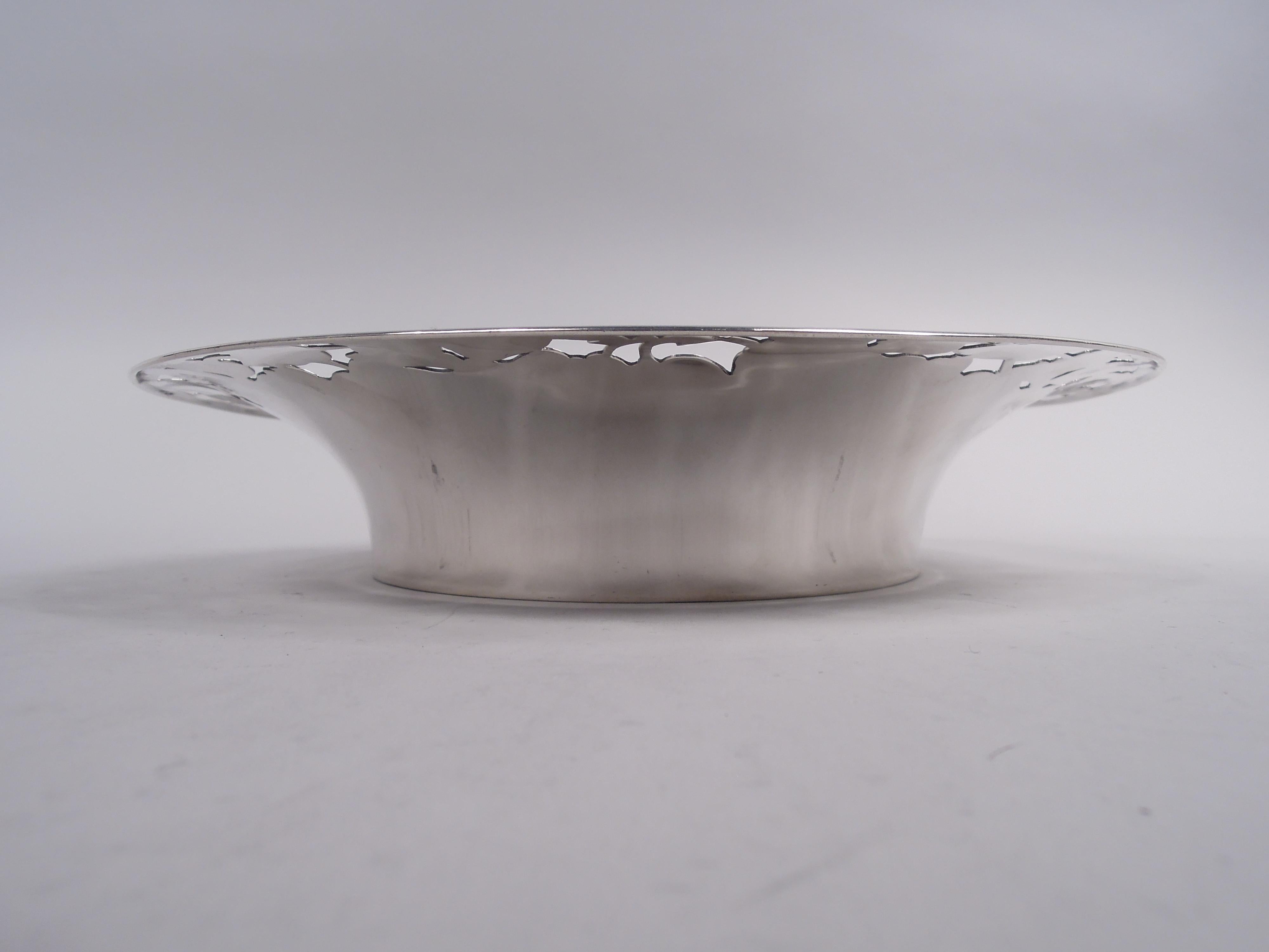 American Tiffany Fresh and Pretty Art Nouveau Sterling Silver Bowl For Sale