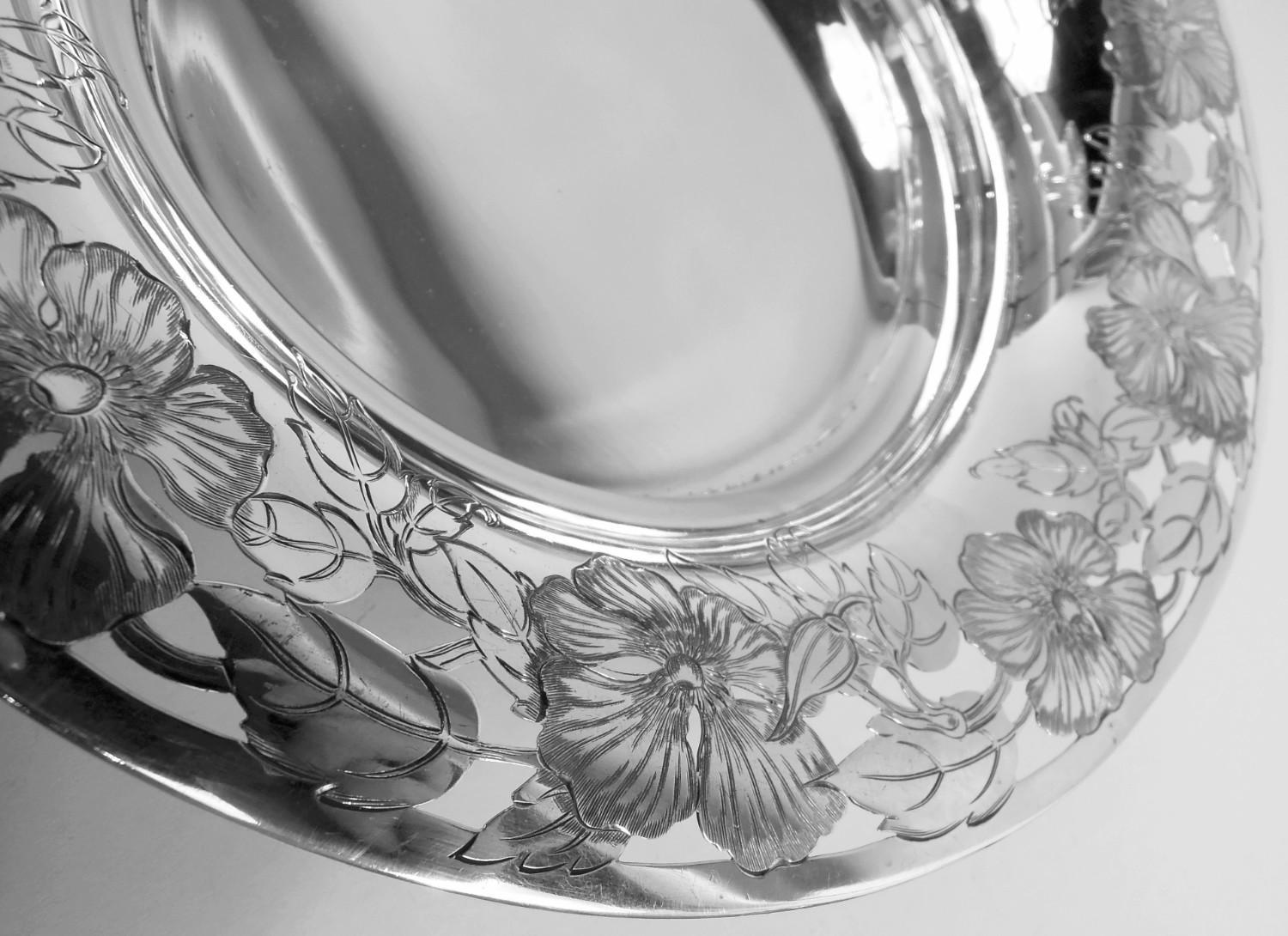 Tiffany Fresh and Pretty Art Nouveau Sterling Silver Bowl In Good Condition For Sale In New York, NY