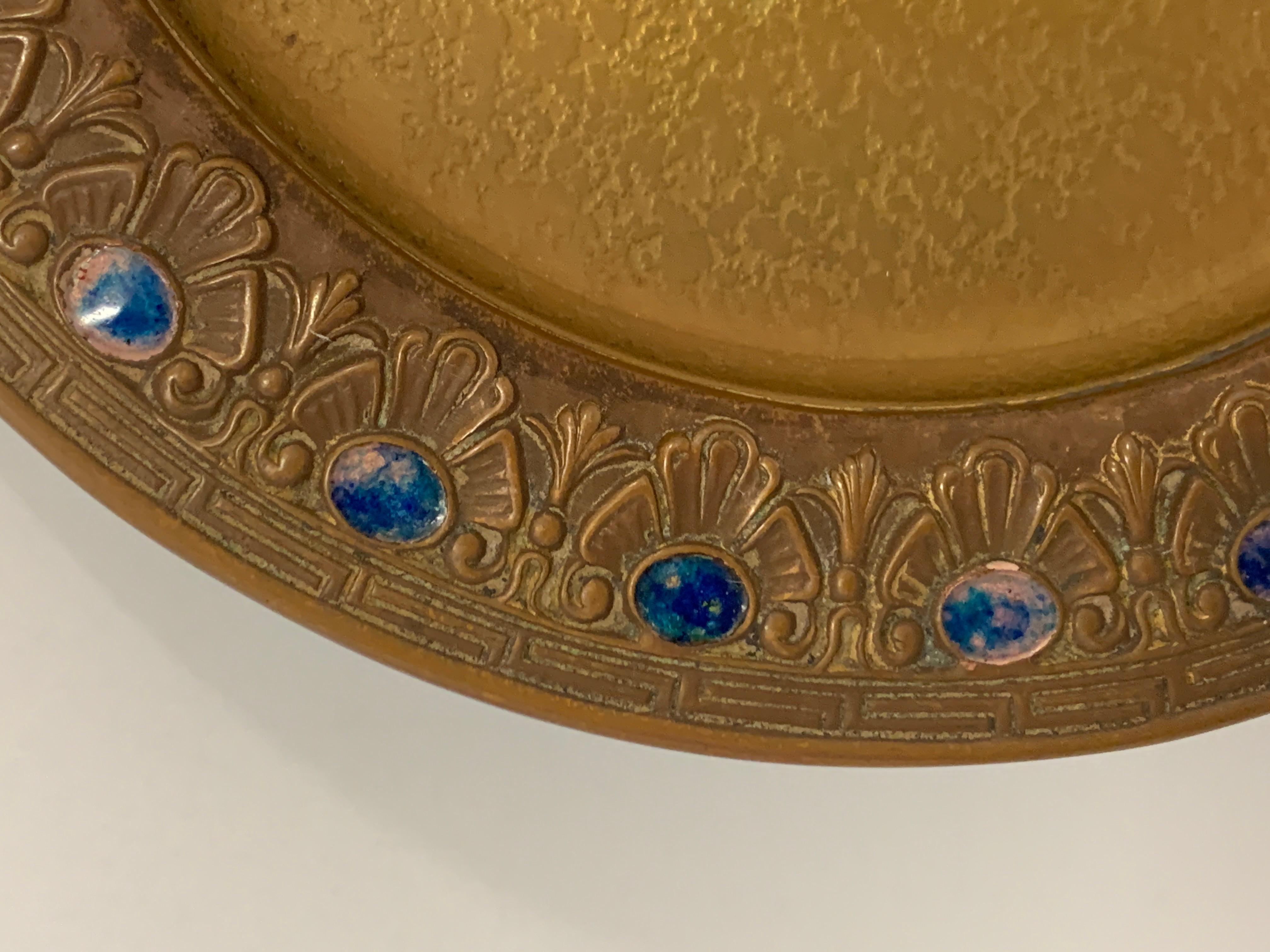 20ième siècle Plaque de bronze des fours Tiffany en vente