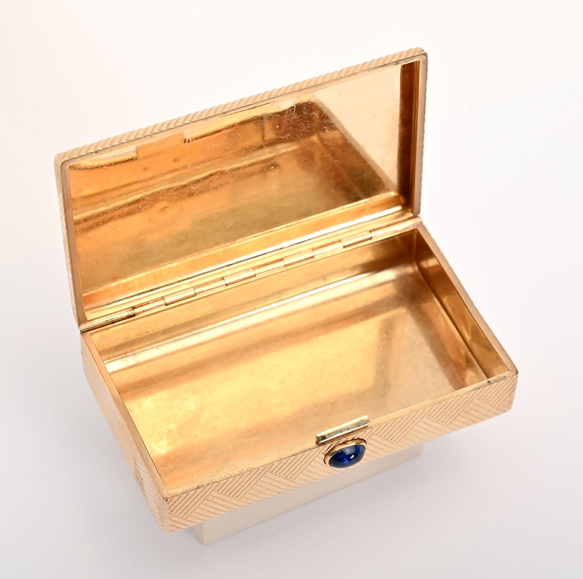 Cabochon Cartier Gold Retro Box with Sapphire Clasp For Sale