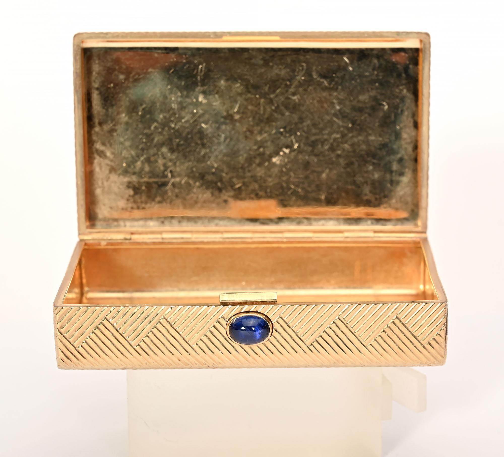 Cartier Gold Retro Box with Sapphire Clasp In Excellent Condition For Sale In Darnestown, MD