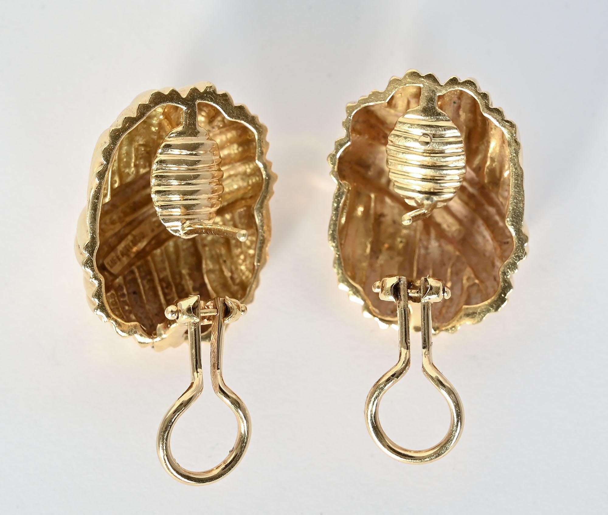 Tiffany & Co. Gold gerippte ovale Ohrringe für Damen oder Herren im Angebot