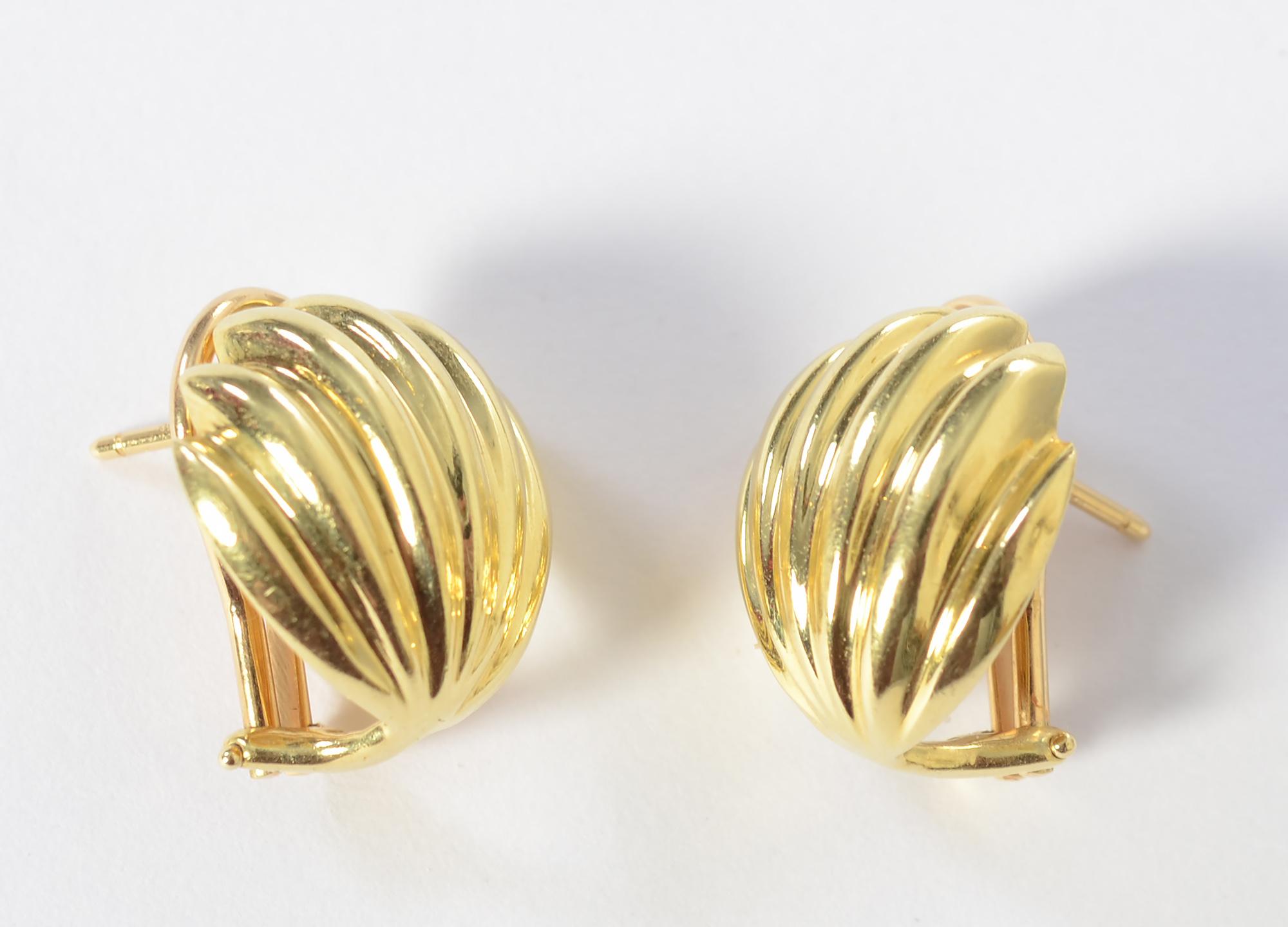 
Delicate 18 karat gold earrings by Tiffany in the form of seashells. They ribs alternate in height creating a nice reflection of light. The earrings measure 9/16