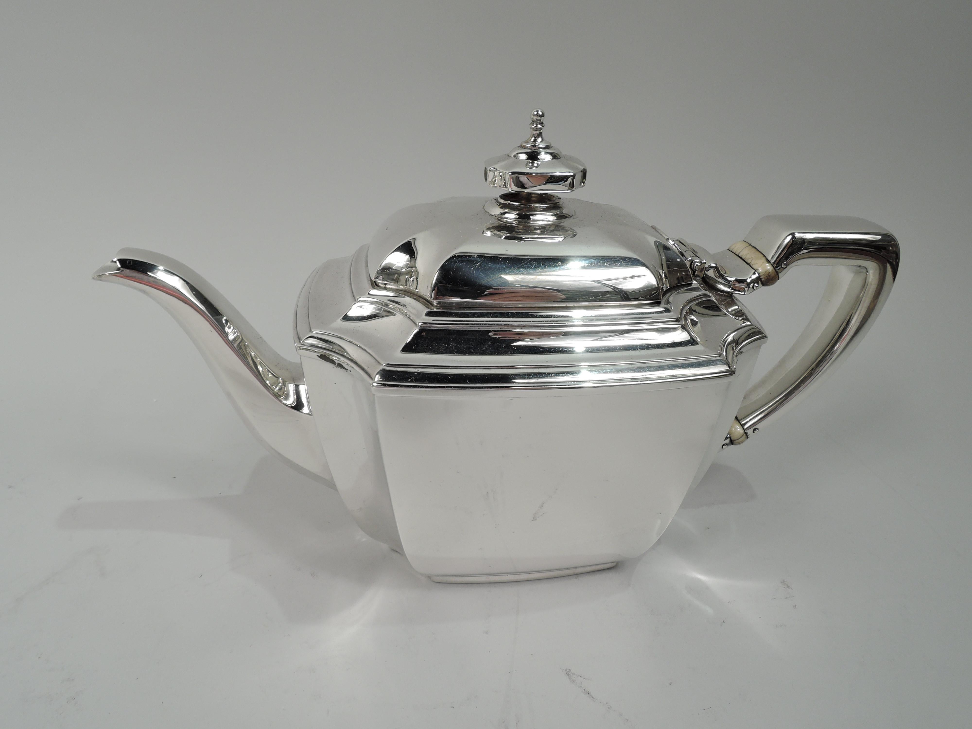 Tiffany & Co. Hampton Art Deco Sterling Silver Coffee & Tea Set on Tray In Excellent Condition In New York, NY