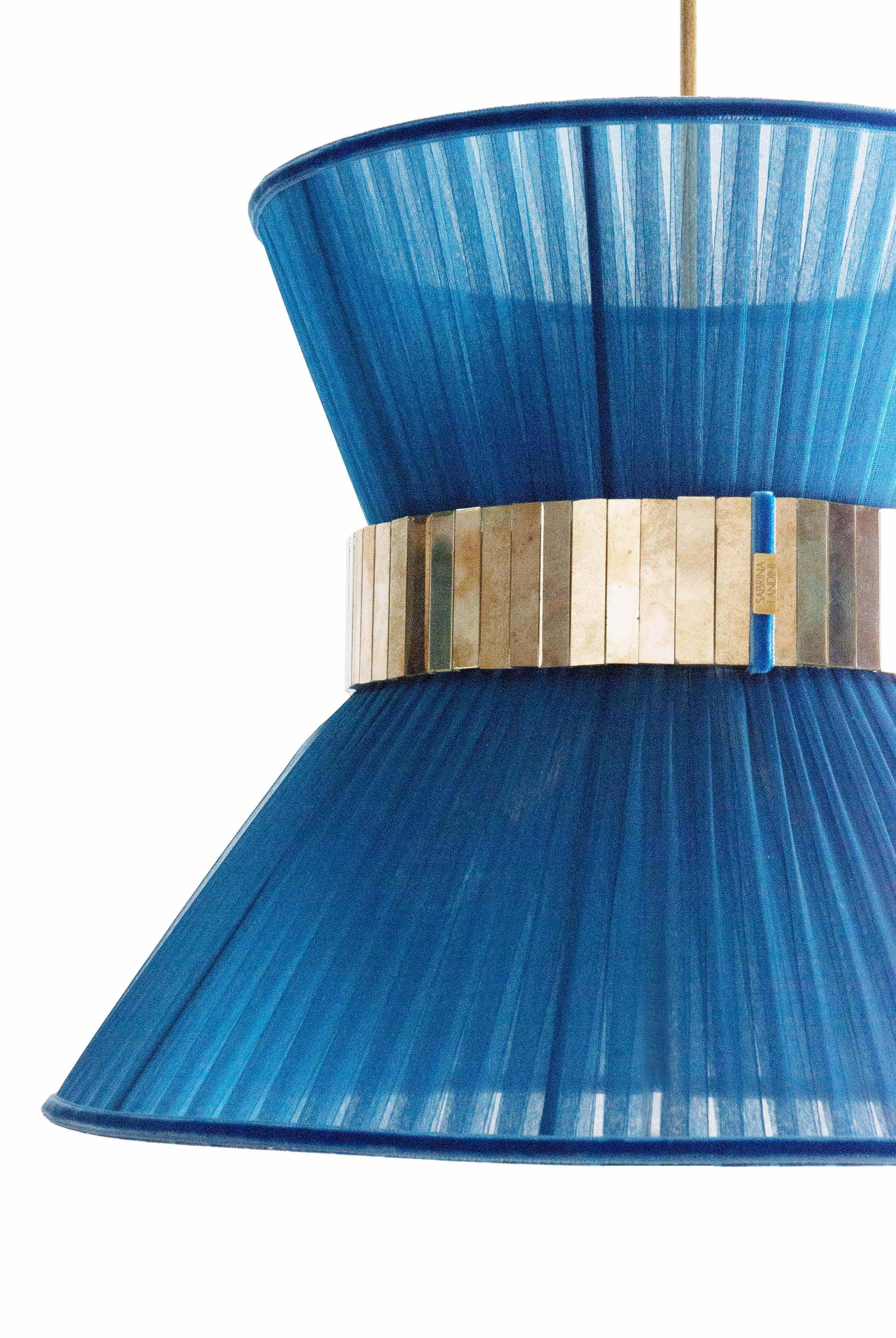 TIFFANY die kultige Lampe!

Seit 20 Jahren haben wir unsere einzigartige Herstellungsmethode beibehalten. Inspiriert von den unbegrenzten Spiegelungen im Glas hat Sabrina Landini eine elegante Wohnkollektion entworfen.
Falls Sie sich in der Toskana