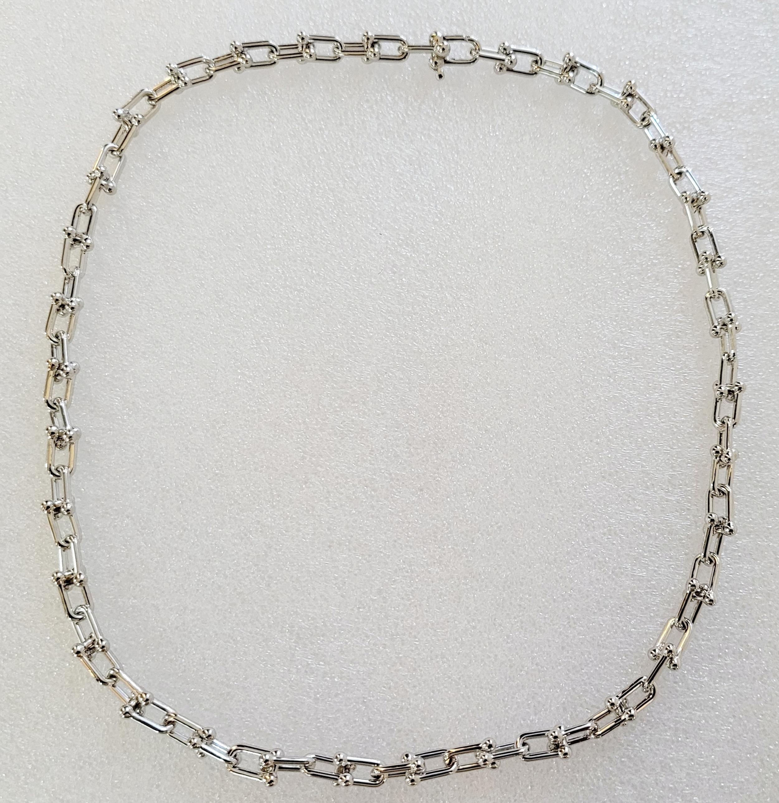 Tiffany & Co: Link Necklace
Link Size: Small
Material: Sterling Silver
Metal Purity: 925
Necklace Length: 18''
Necklace Weight: 39gr
Gender: Unisex
Condition: New, never worn
Retail Price: $ 2.100