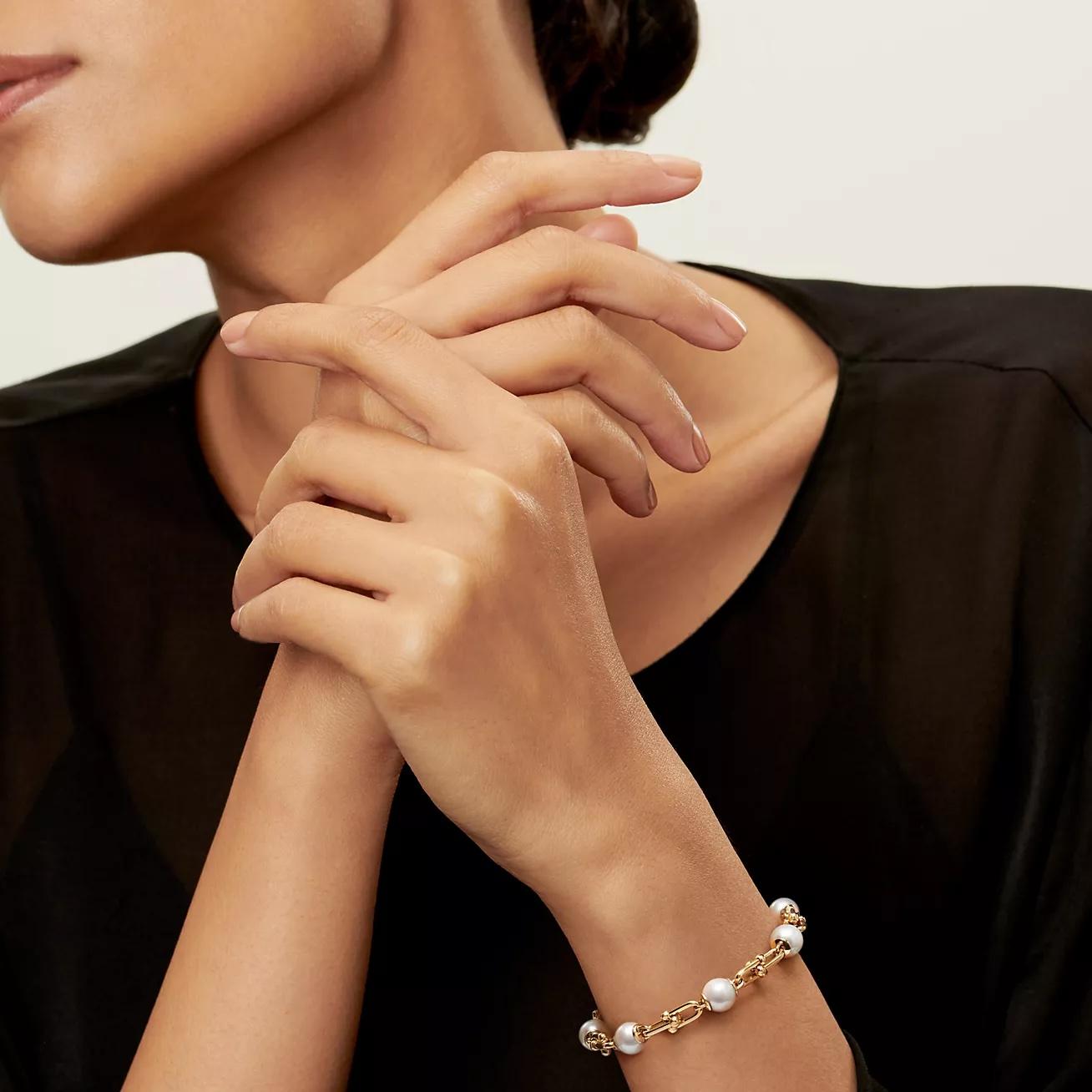 Bracciale A Link Tiffany in oro giallo 18 carati con perle d'acqua dolce In condizioni ottime in vendita a MIAMI, FL