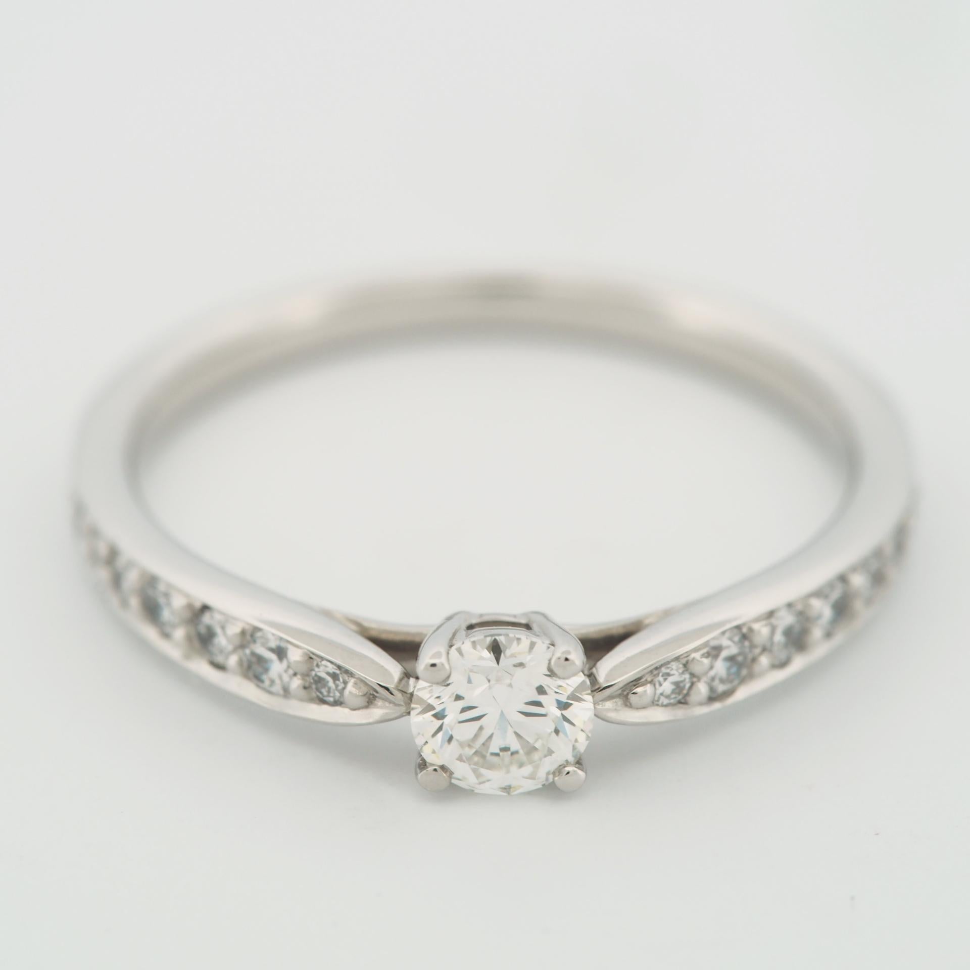 Tiffany Harmony 0,23 Karat Solitär Diamant Ring PT950 mit 18 Pave Diamanten im Zustand „Gut“ im Angebot in Kobe, Hyogo