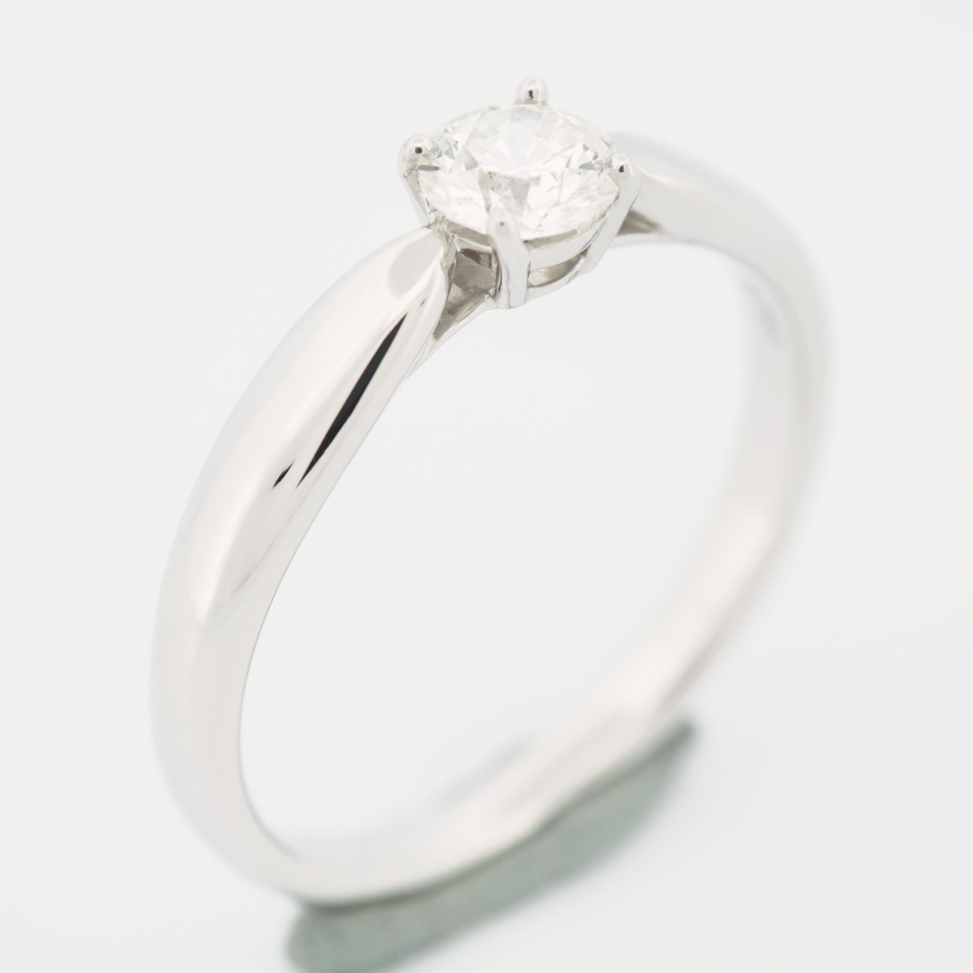Taille ronde Tiffany Harmony, bague solitaire en diamant 0,34 carat PT950 en vente