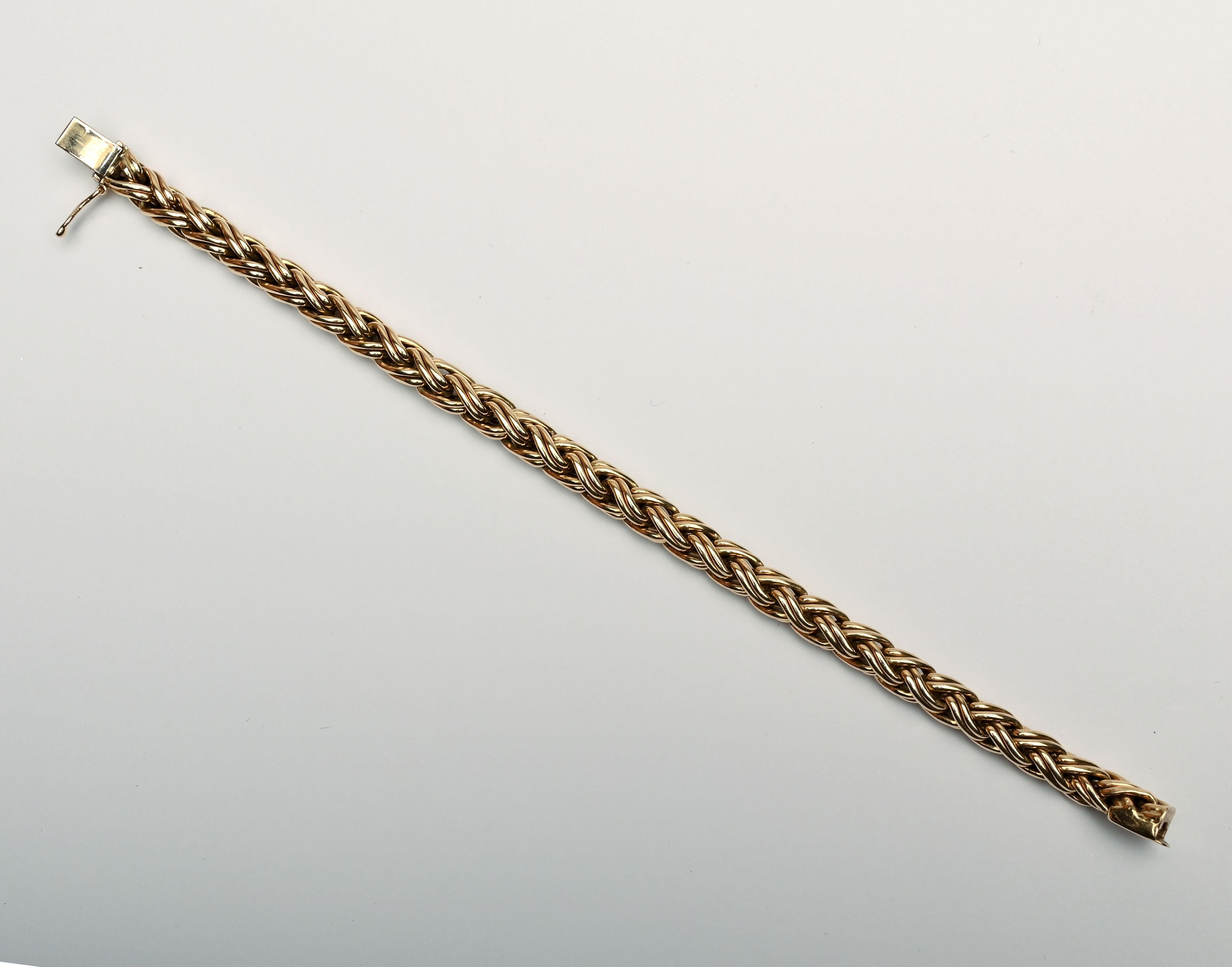 Tiffany Herringbone Chain Gold Bracelet In Excellent Condition For Sale In Darnestown, MD