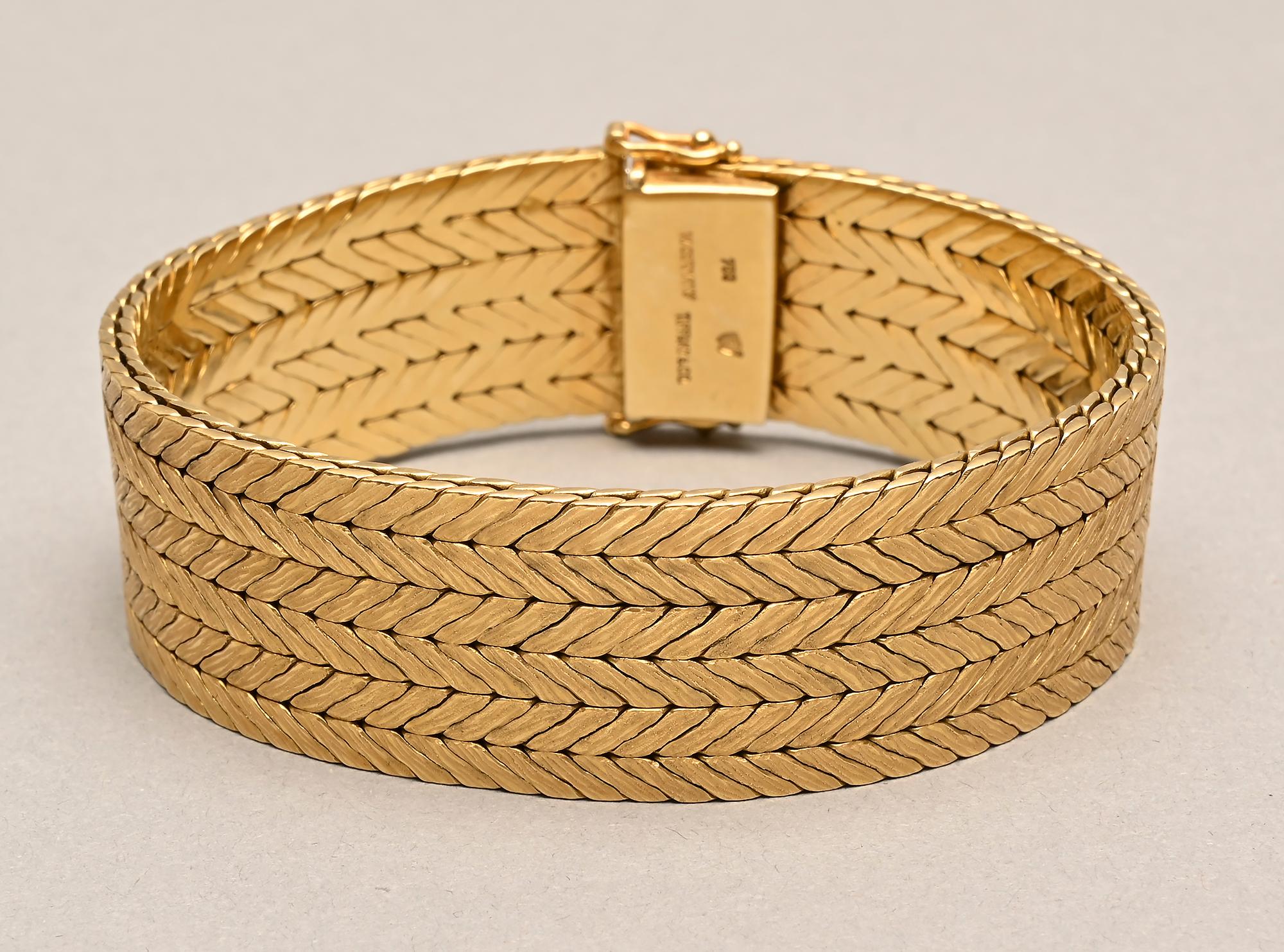 Moderne Tiffany & Co. Bracelet en or à chevrons tissés en vente