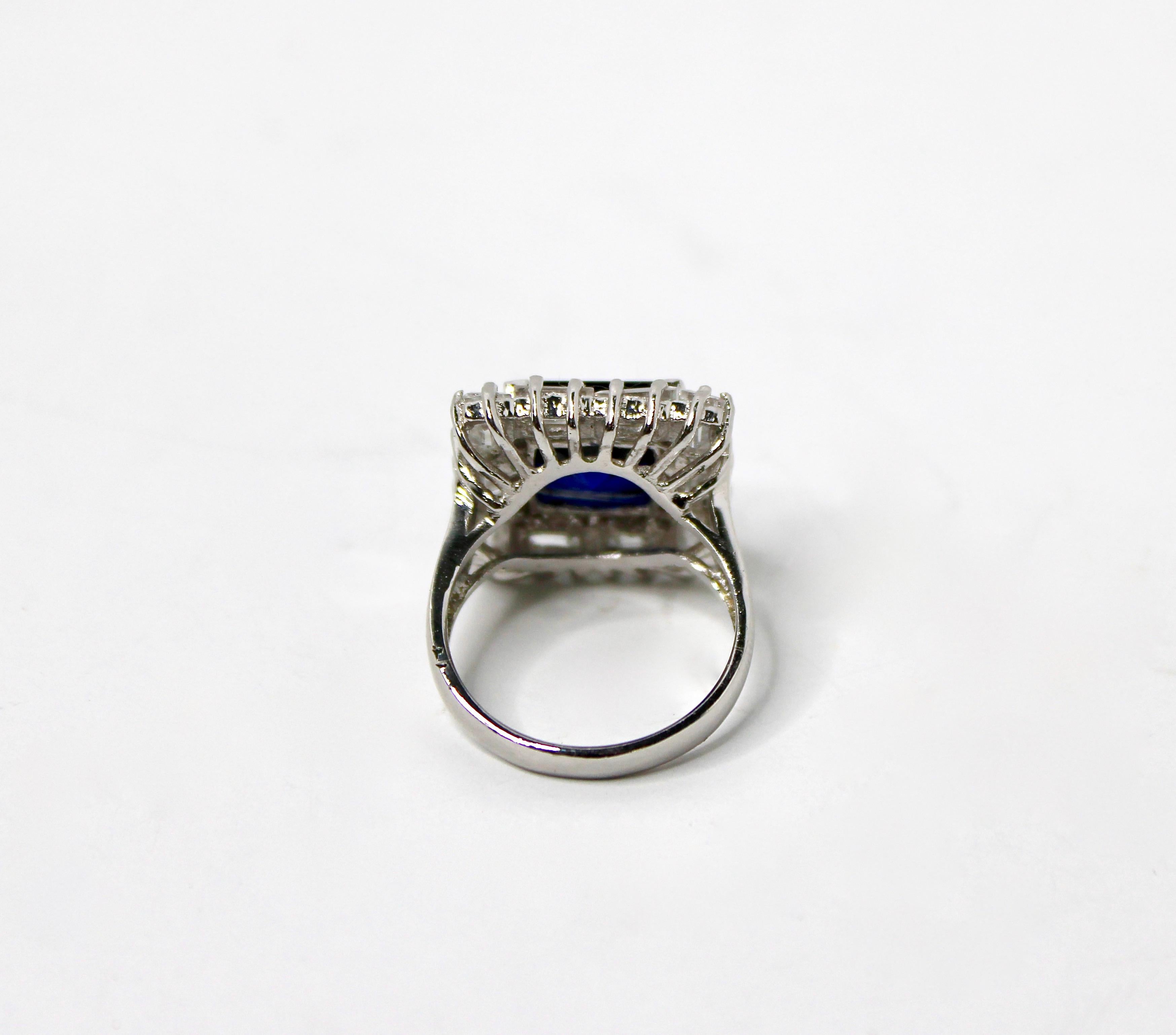 De las mujeres Anillo de oro blanco de 14k y zafiro disfrazado de terciopelo azul inspirado en Tiffany circa años 70 en venta