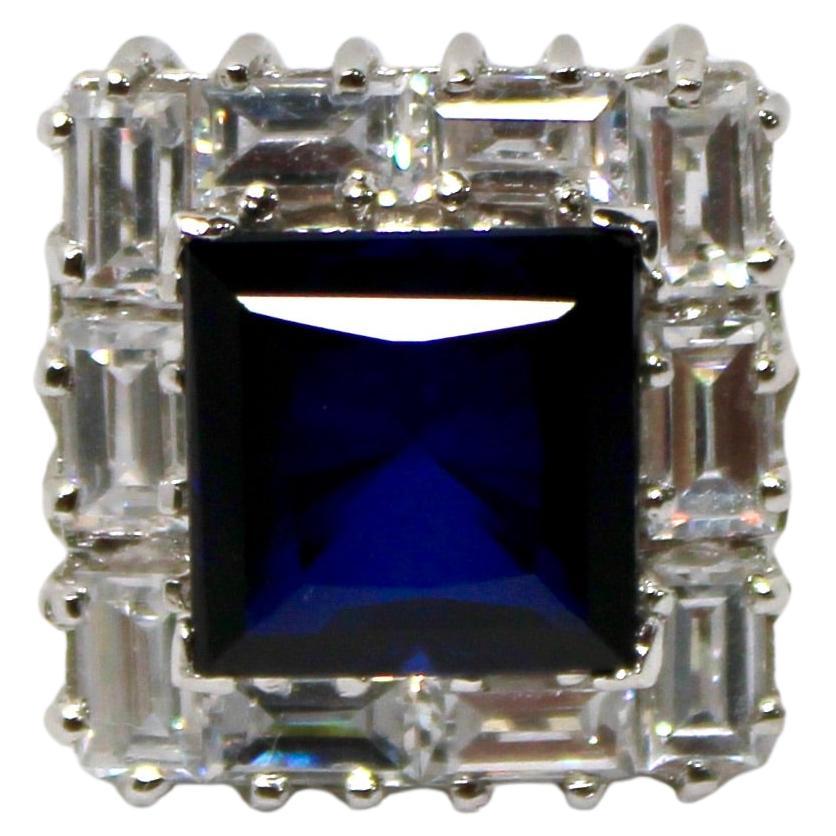 Anillo de oro blanco de 14k y zafiro disfrazado de terciopelo azul inspirado en Tiffany circa años 70 en venta