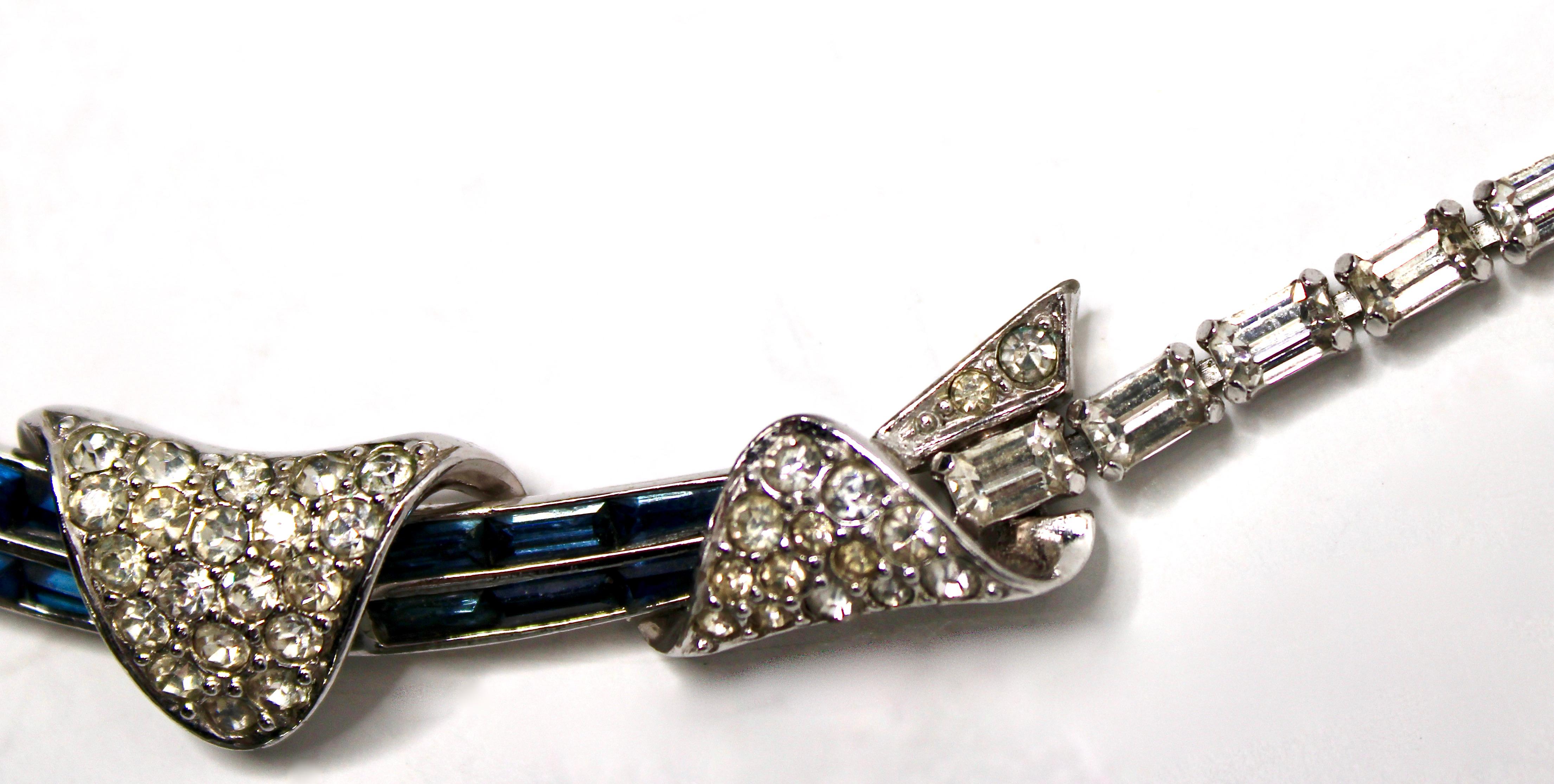 Collier en saphir et or blanc 14k d'inspiration Whiting circa 1970 Pour femmes en vente