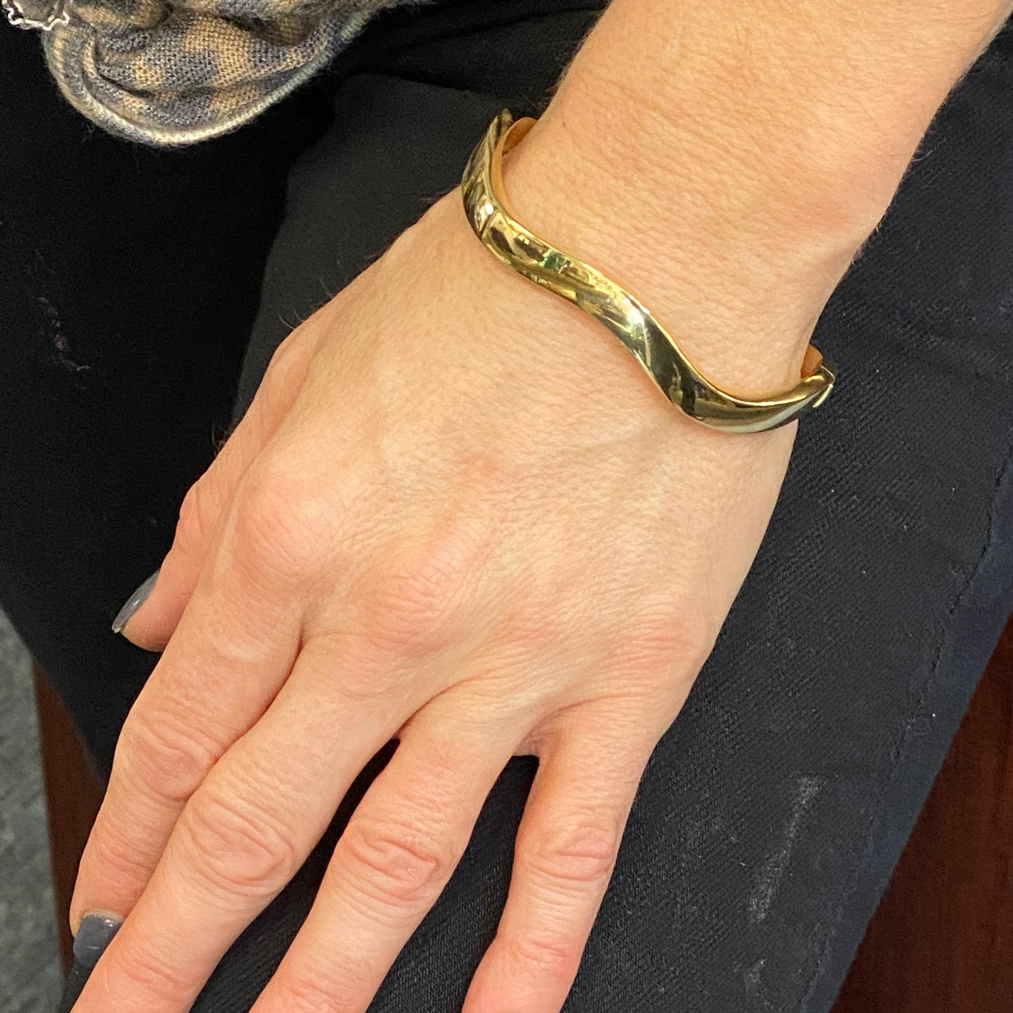 Modern Tiffany & Co. Italy Wave 18 Karat Yellow Gold Bangle Bracelet