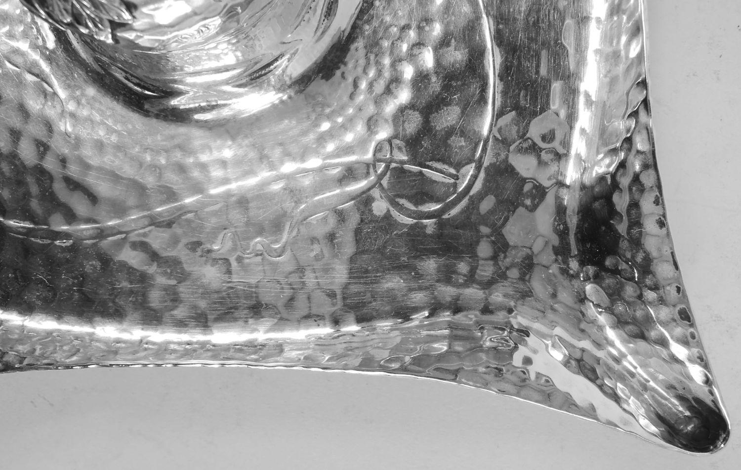 Tintero Tiffany Japonés Martillado a Mano con Bichos y Hojas Aplicados en venta 2