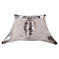 Tiffany Japonesque Hand Hammered Inkstand mit applizierten Bugs & Leaves