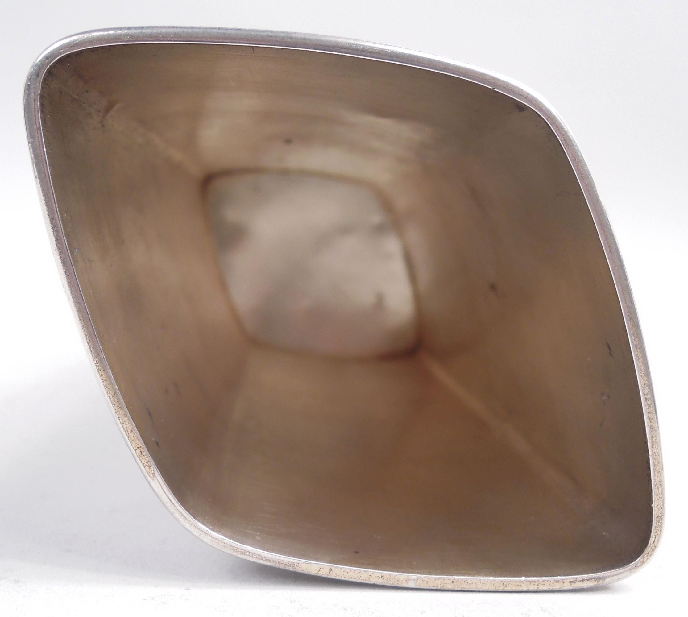 Tiffany Japonesque Sterling Silber Vase mit frühen Union Square Marke im Zustand „Gut“ im Angebot in New York, NY