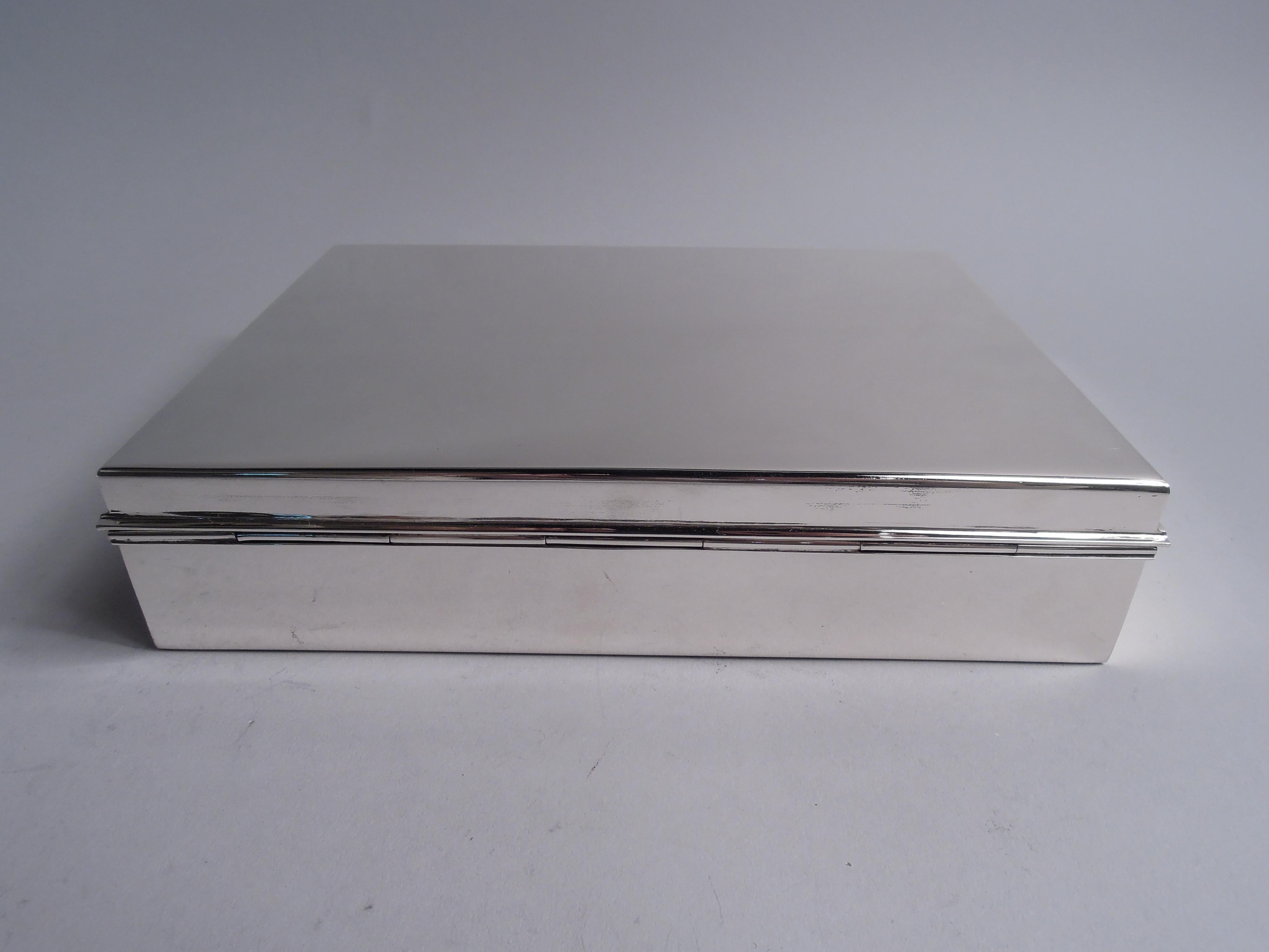 Caja Tiffany grande de plata de ley moderna de mediados de siglo Estadounidense