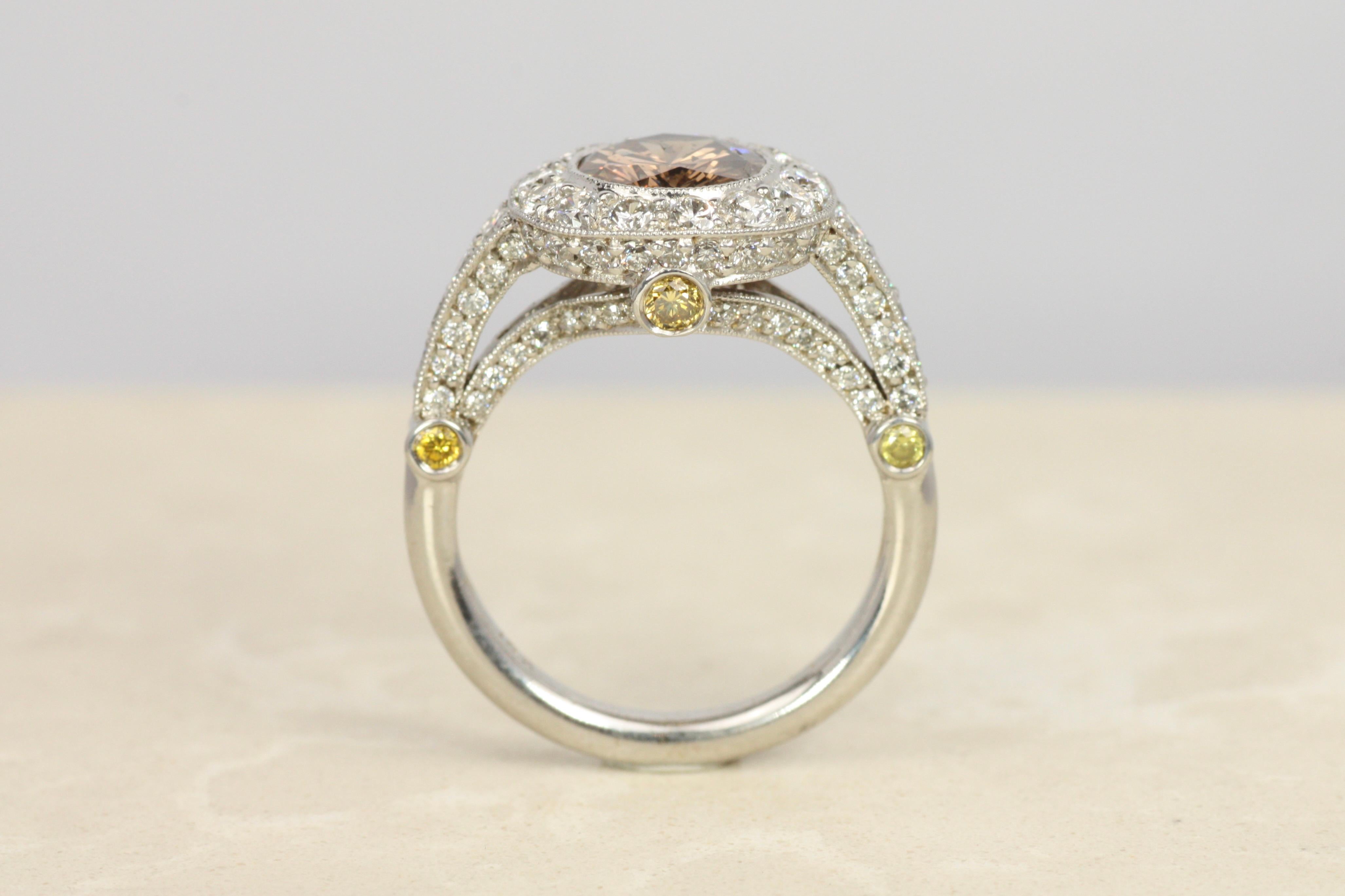Tiffany Legacy inspirierter Verlobungsring - 3,02ct Brown, gelbe & weiße Diamanten (Moderne) im Angebot