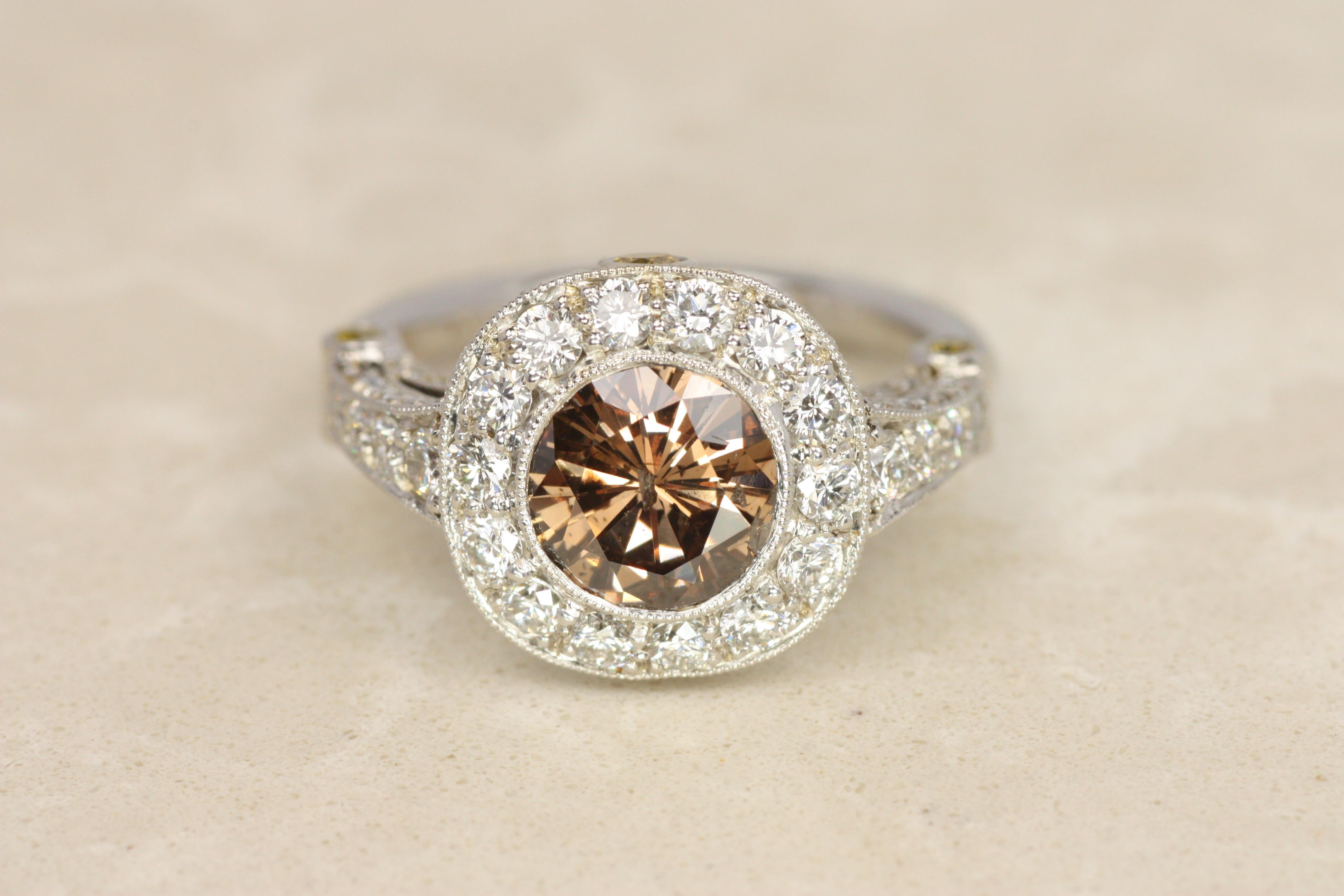 Tiffany Legacy inspirierter Verlobungsring - 3,02ct Brown, gelbe & weiße Diamanten im Angebot 2
