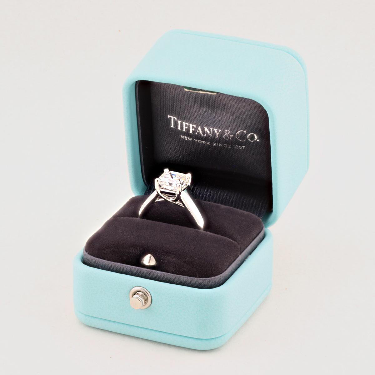 Tiffany Lucida 2.63ct Diamond Solitaire Ring Pour femmes en vente