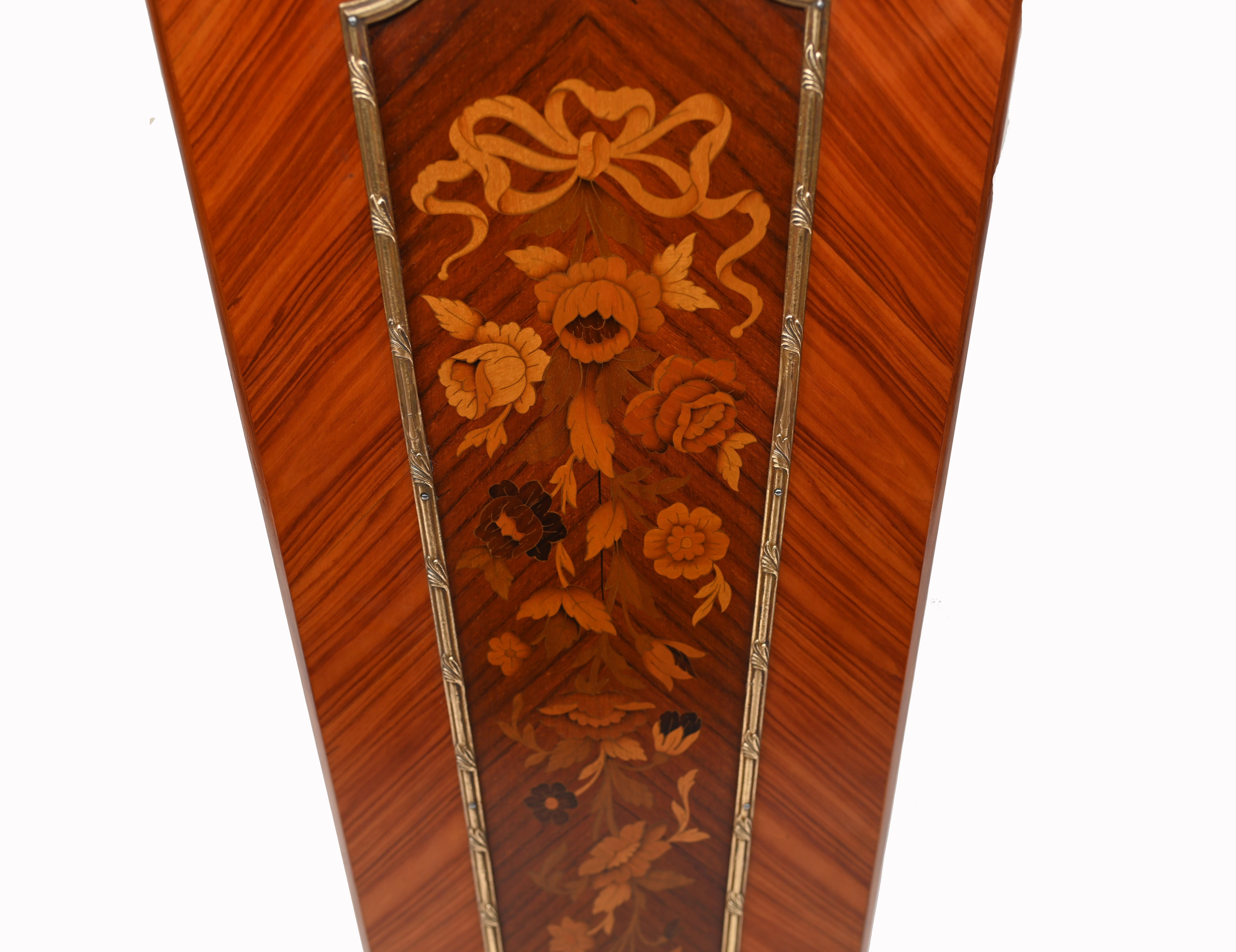 Eye catching Italian Tiffany clock on a pedestal stand
Stand is actually a glass fronted cabinet that opens out
Piece is circa 1910 and the clock chimes
Intricate floral marquetry inlay on all surfaces
Bought from a dealer on Marche Biron at
