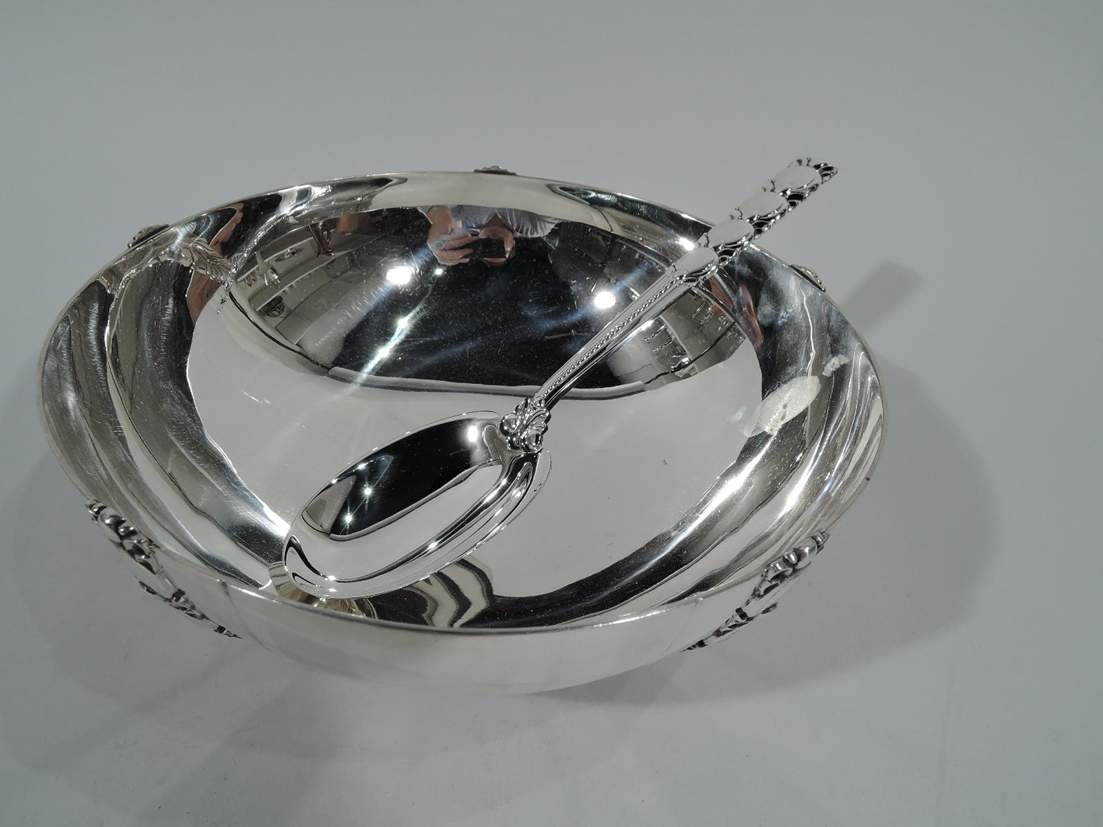 Mid-Century Modern sterling silver tomato serving bowl and spoon. Made by Tiffany & Co. in New York.

Bowl: Curved sides and short and straight foot ring. Vertical pilasters comprising graduated tomatoes applied to bowl exterior between incised